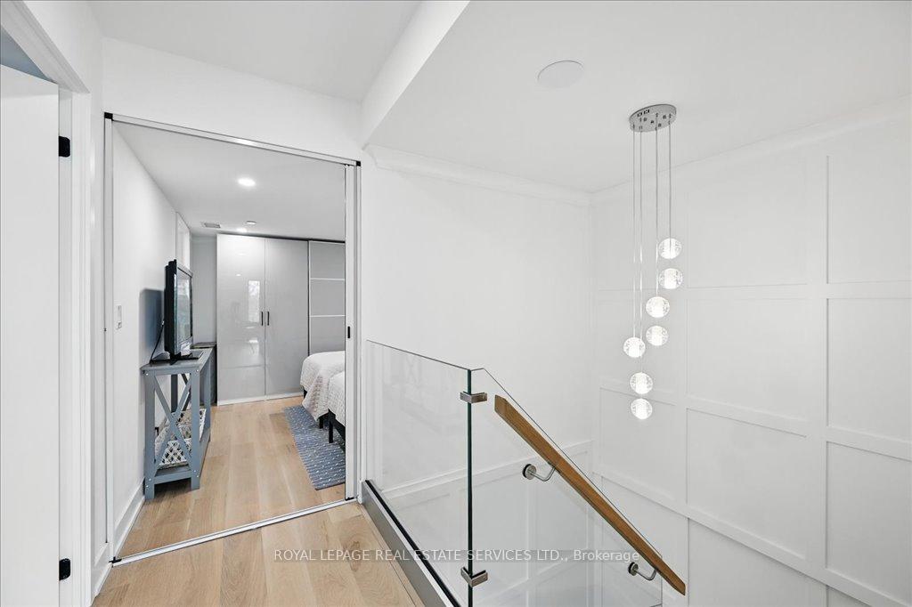 3 Bedrooms Condo at 2489 Taunton, Oakville For sale