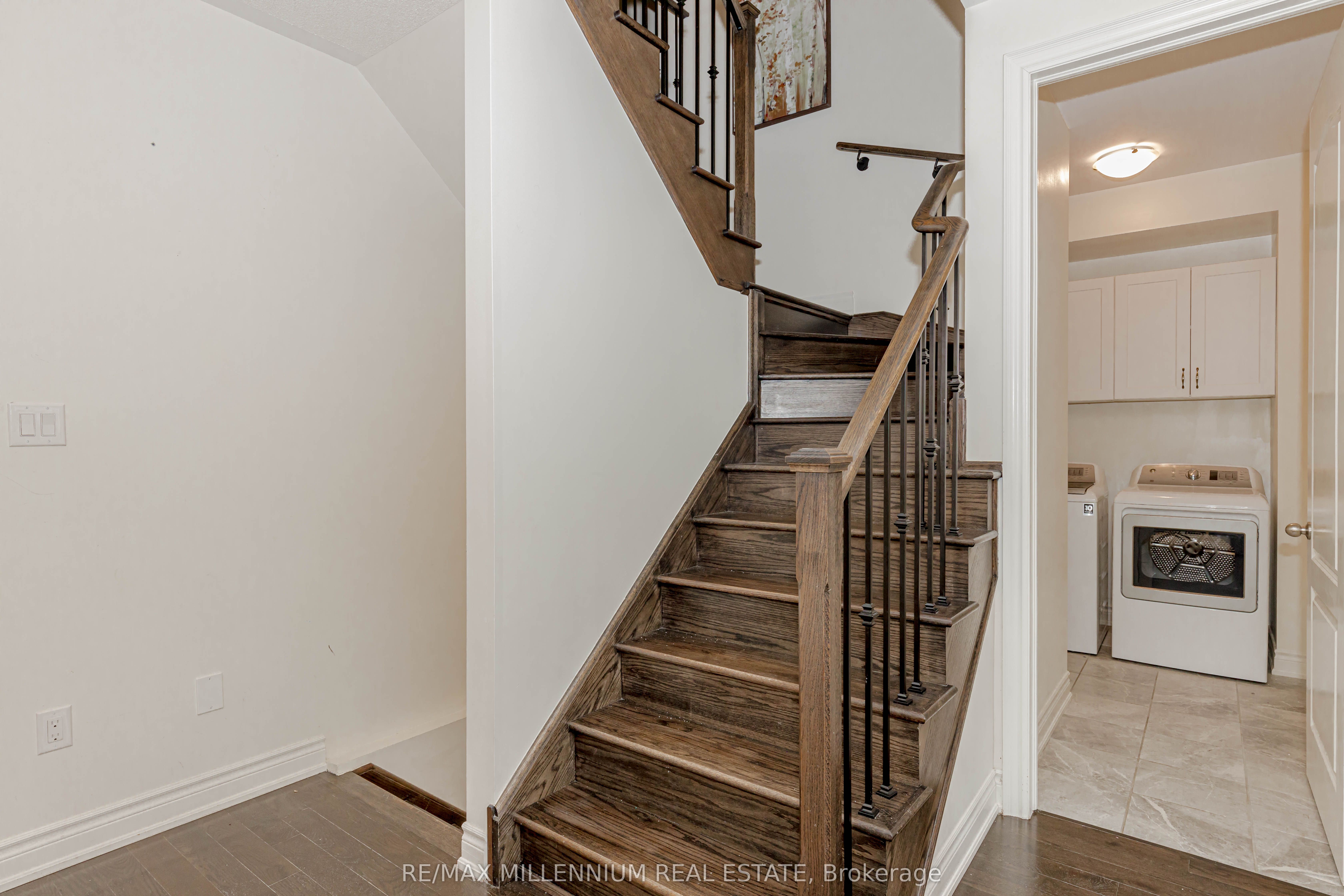 1238 Bowell Crescent