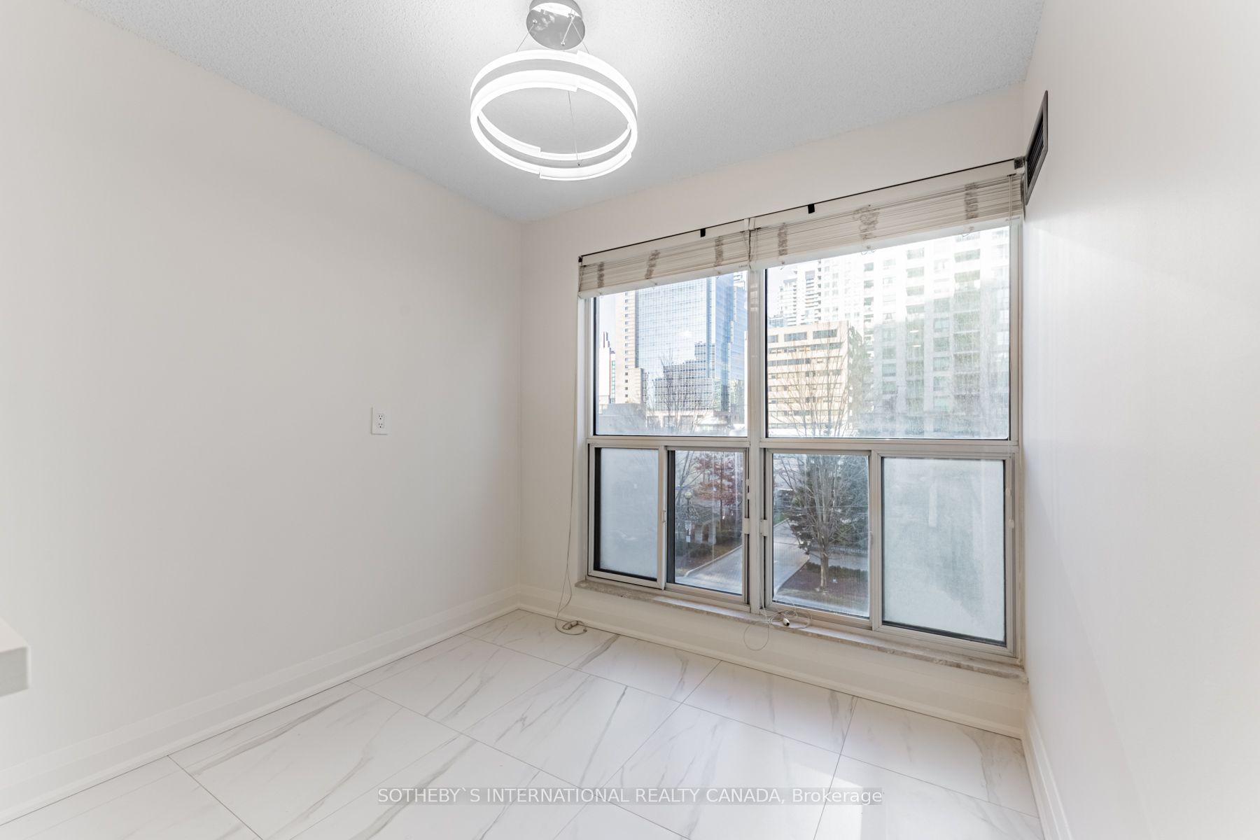 #401 - 18 Hollywood Avenue, Toronto, ON M2N 6P5