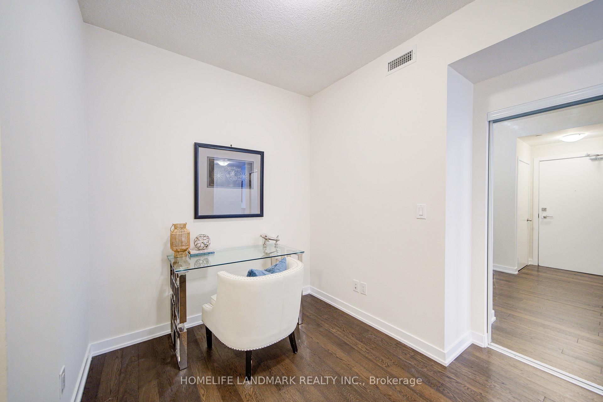 3 Bedrooms Condo at 4011 Brickstone, Mississauga For sale