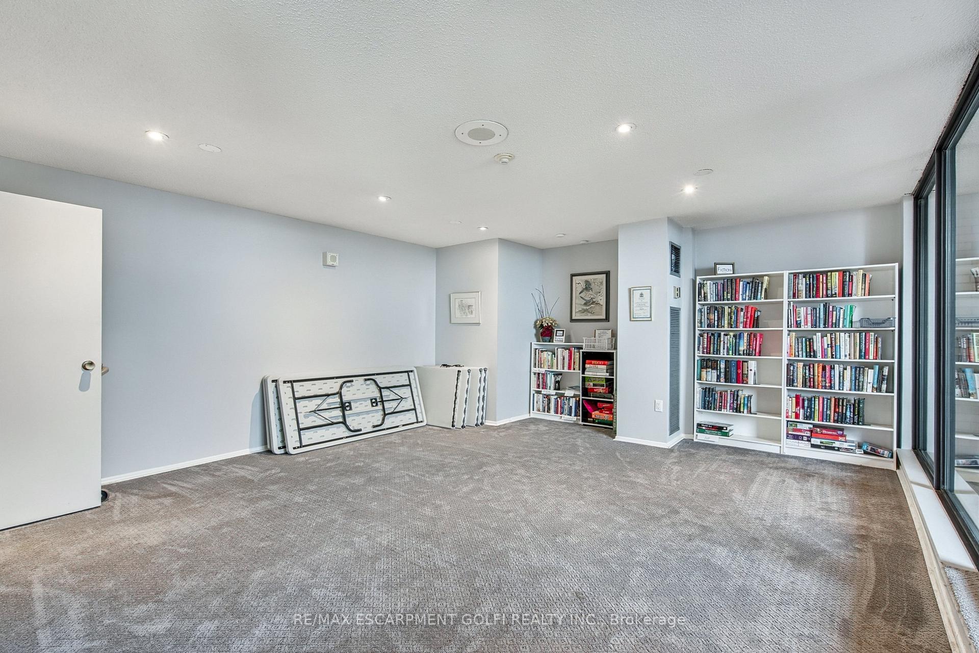 2 Bedrooms Condo at 222 Jackson,  Hamilton For sale