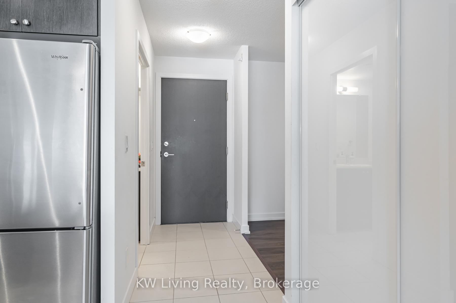 2 Bedrooms Condo at 8 Trent, Toronto For sale