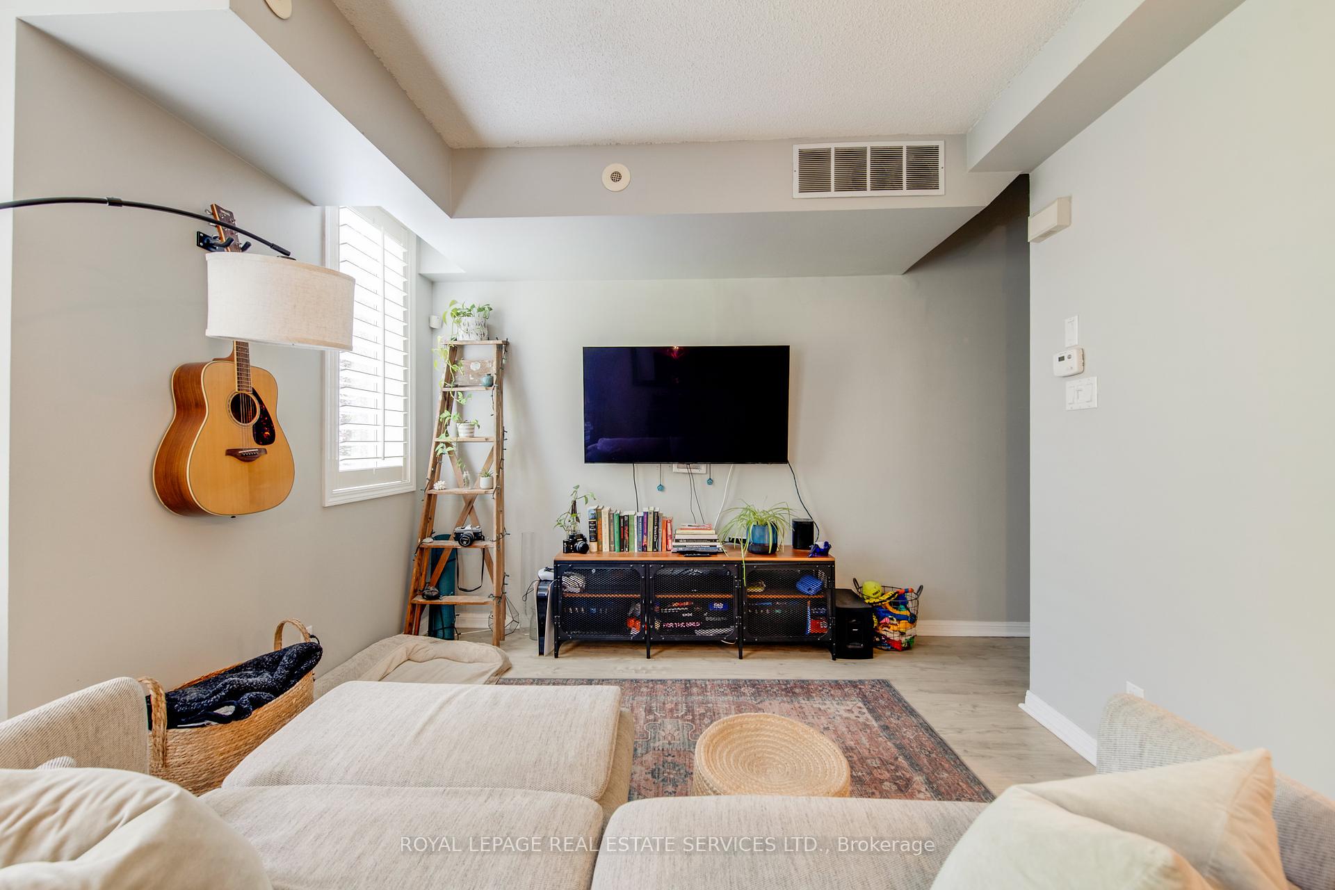 2 Bedrooms Condo at 29 canniff, Toronto For sale