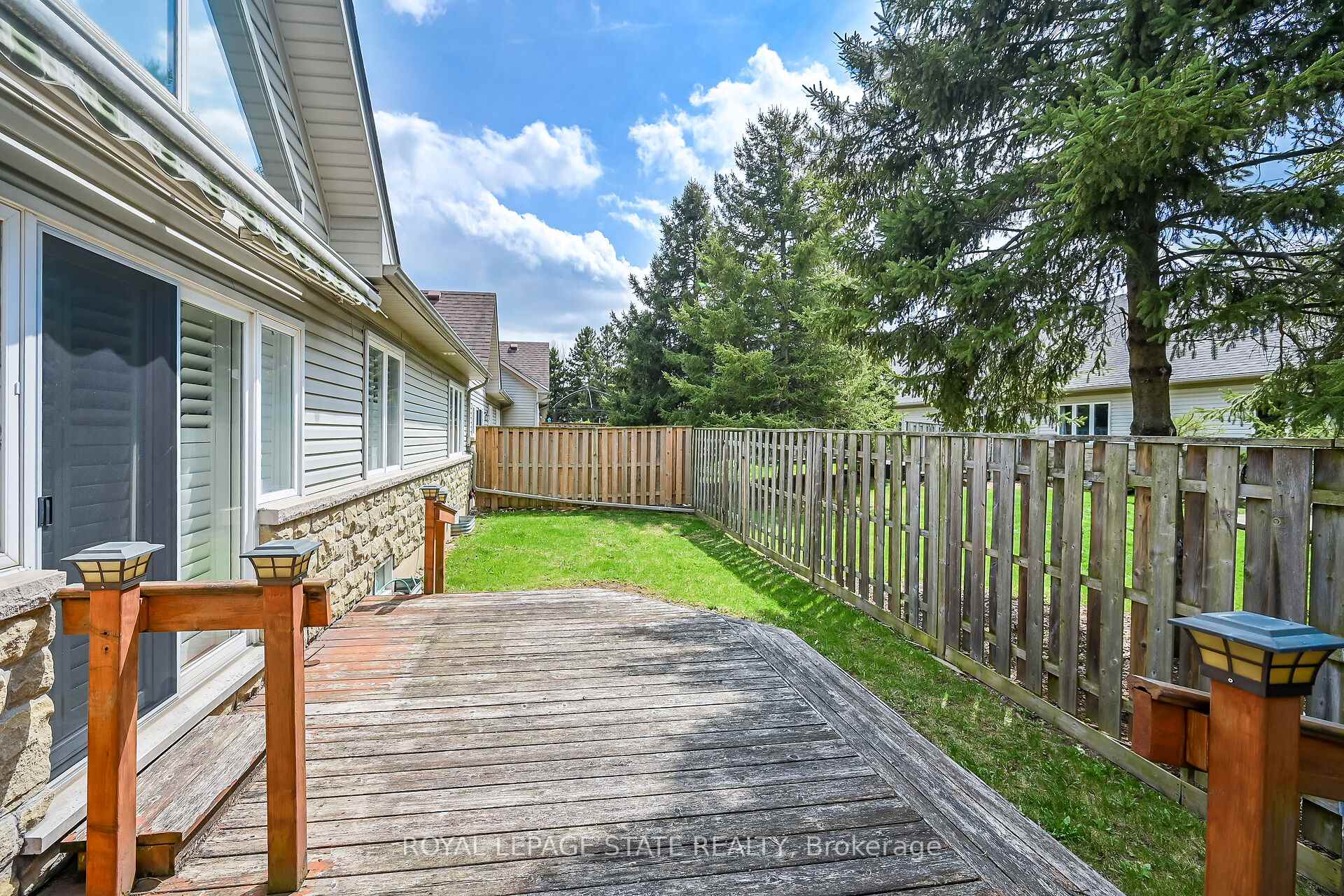 3 Bedrooms Condo at 212 Stonehenge,  Hamilton For sale