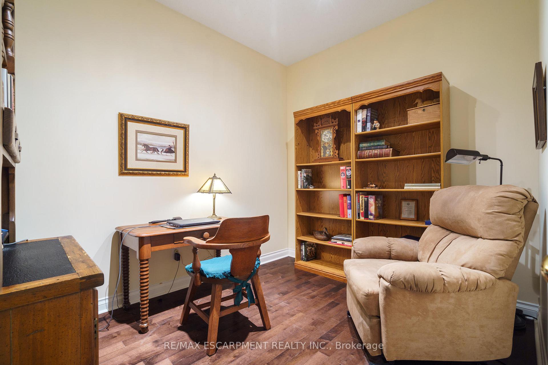2 Bedrooms Condo at 4000 Creekside, Hamilton For sale
