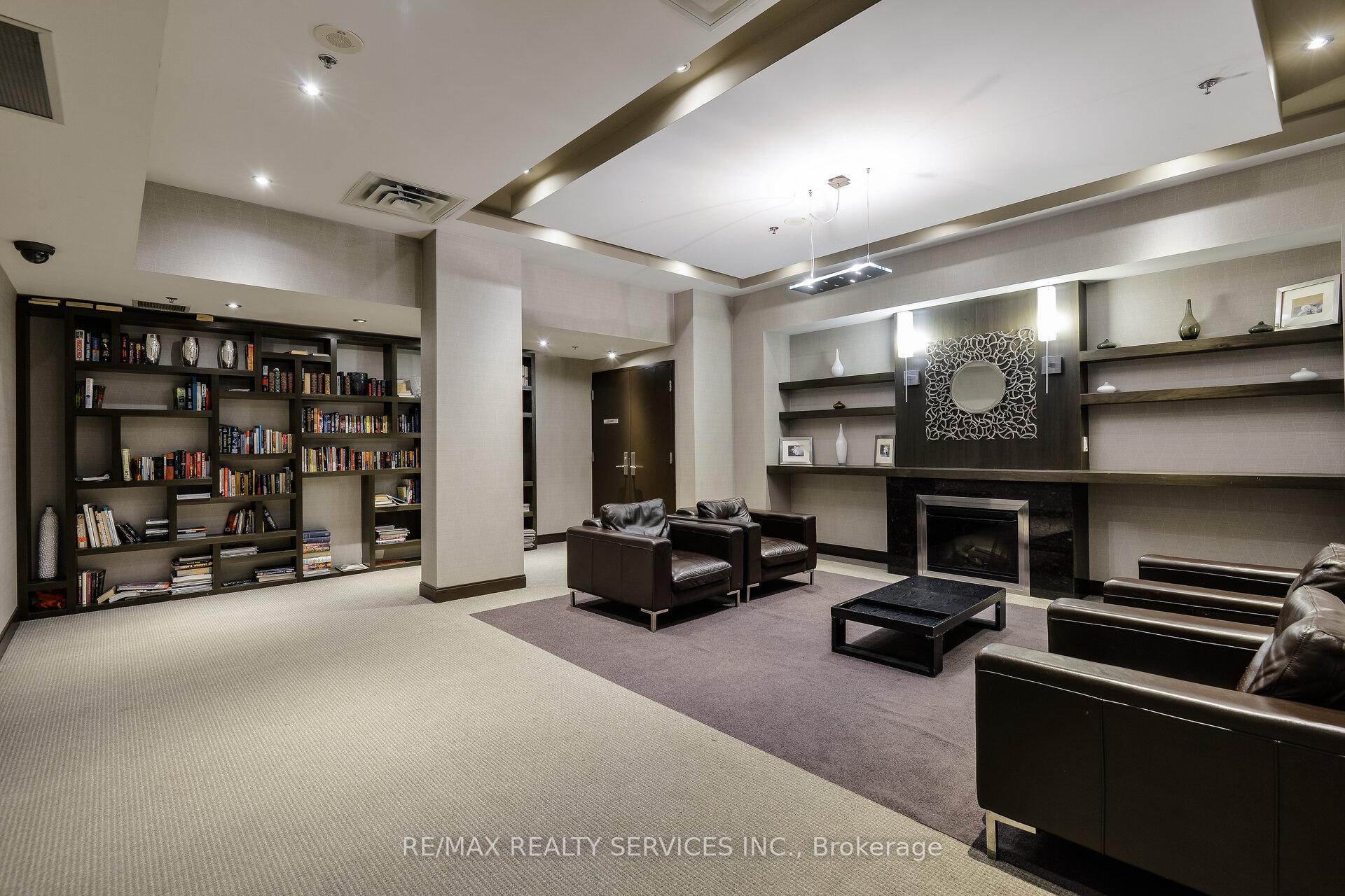 2 Bedrooms Condo at 80 Absolute,  Mississauga For sale