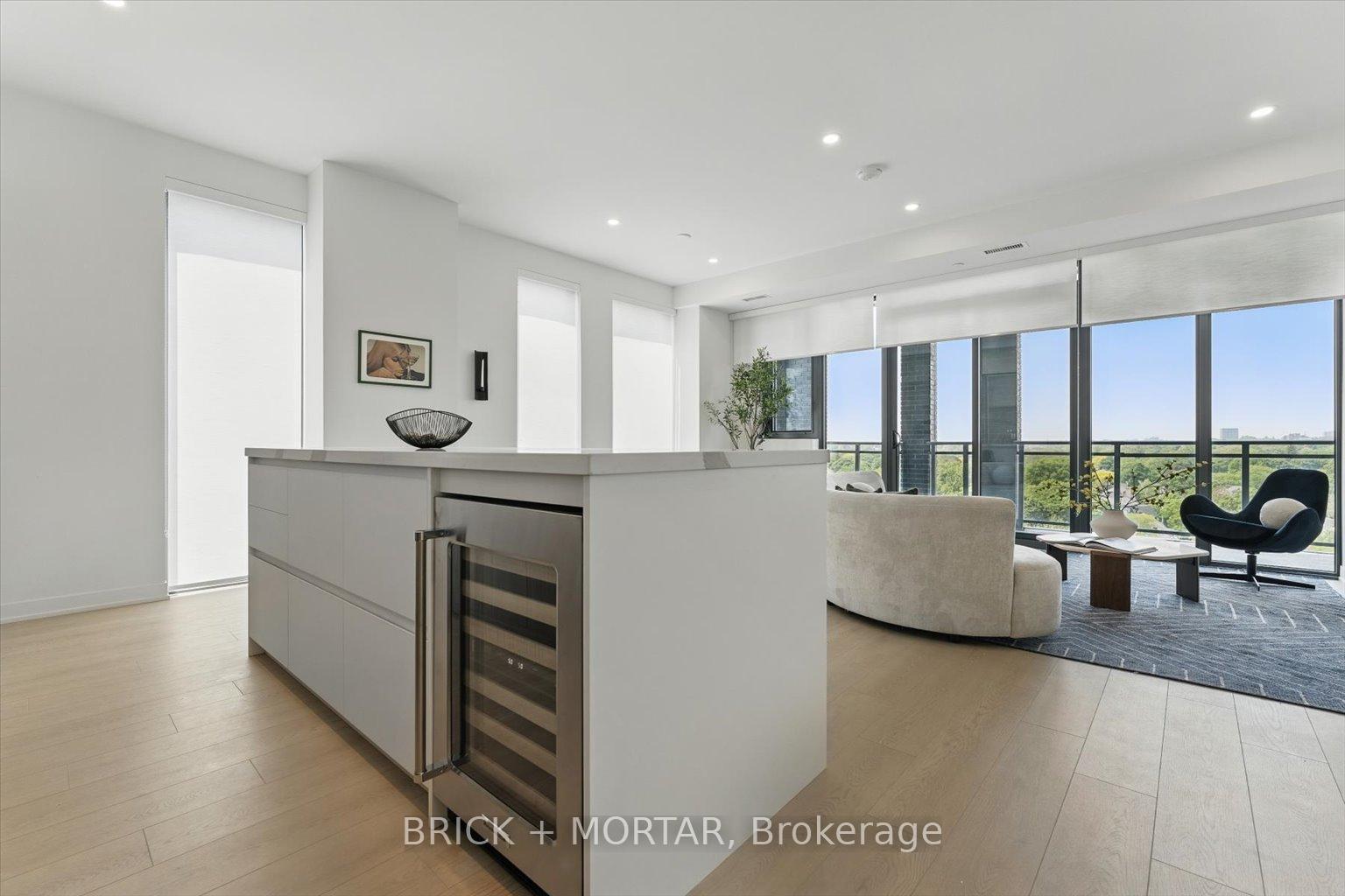 3 Bedrooms Condo at 1 Hillsdale, Toronto For sale