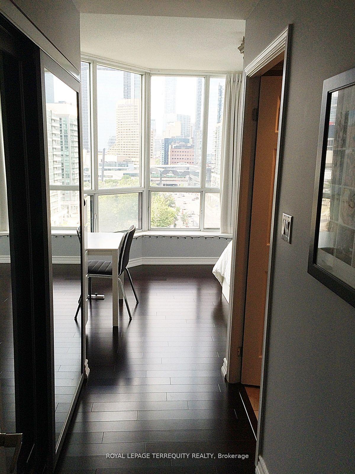 2 Bedrooms Condo at 228 Queens,  Toronto For sale