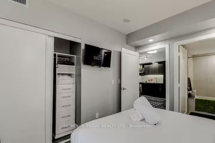 3 Bedrooms Condo at 300 Front, Toronto For sale