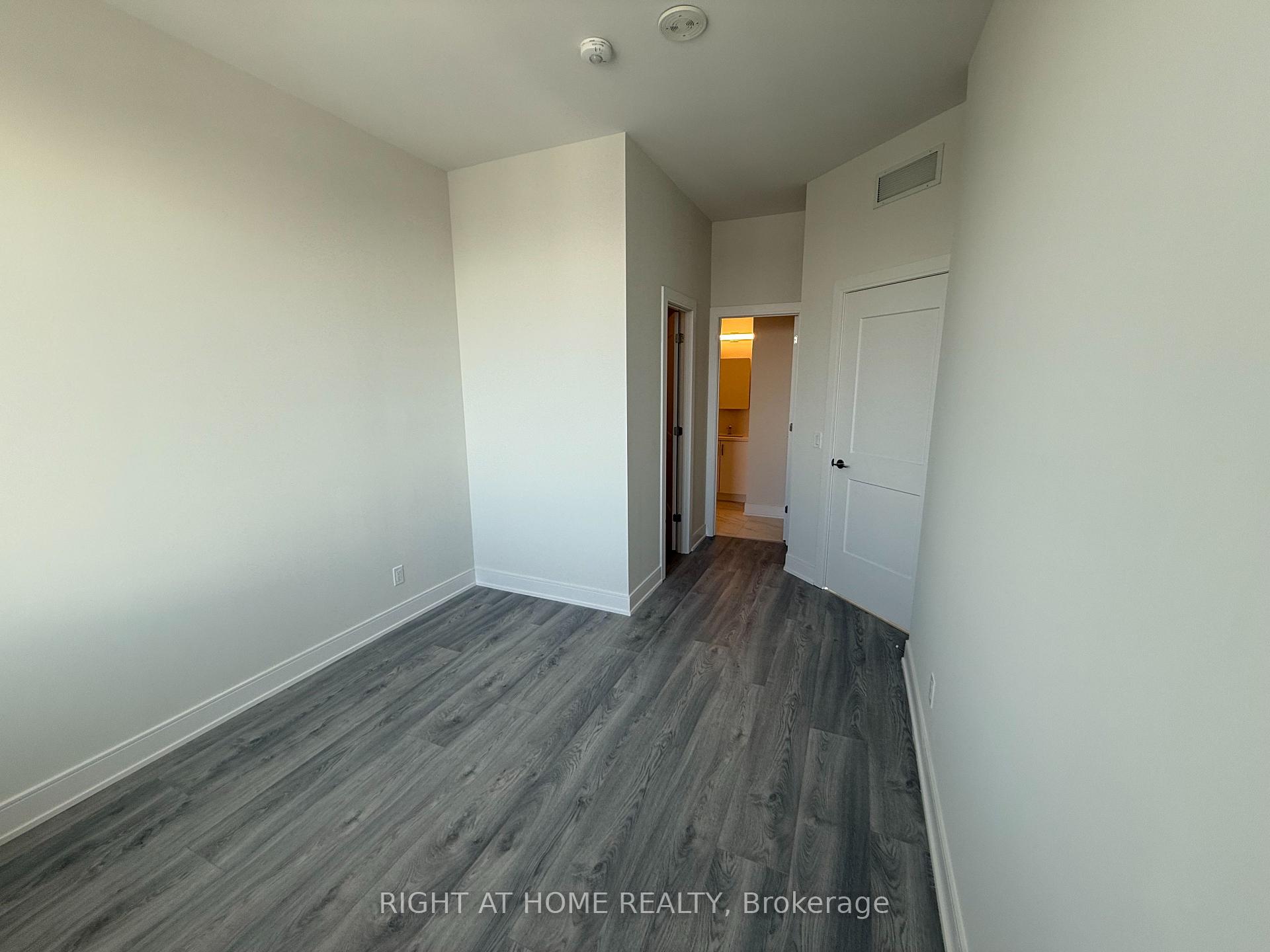 3 Bedrooms Condo at 15 Ellerslie, Toronto For sale