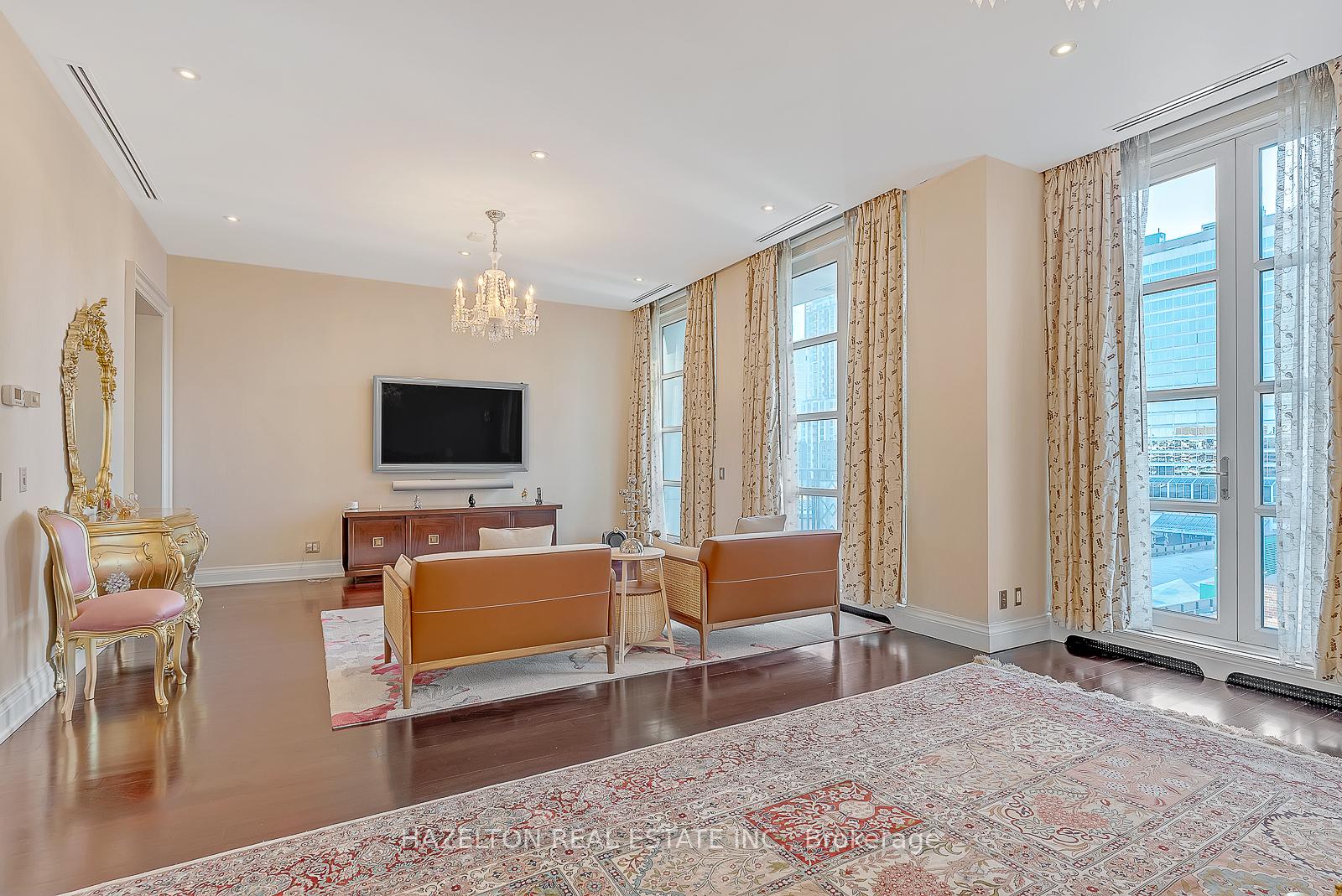 4 Bedrooms Condo at 118 Yorkville, Toronto For sale