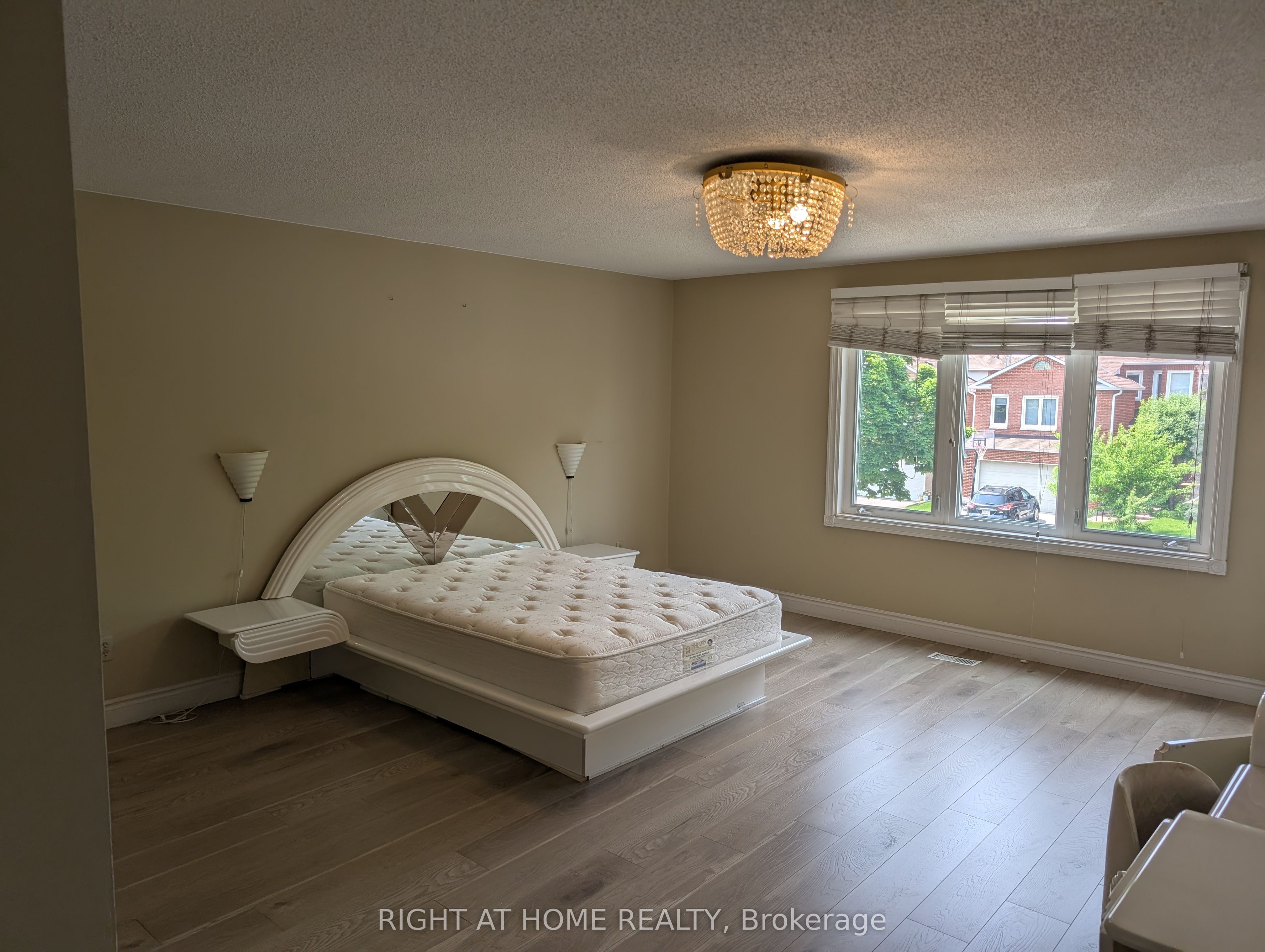 25 Thomas Henry Road