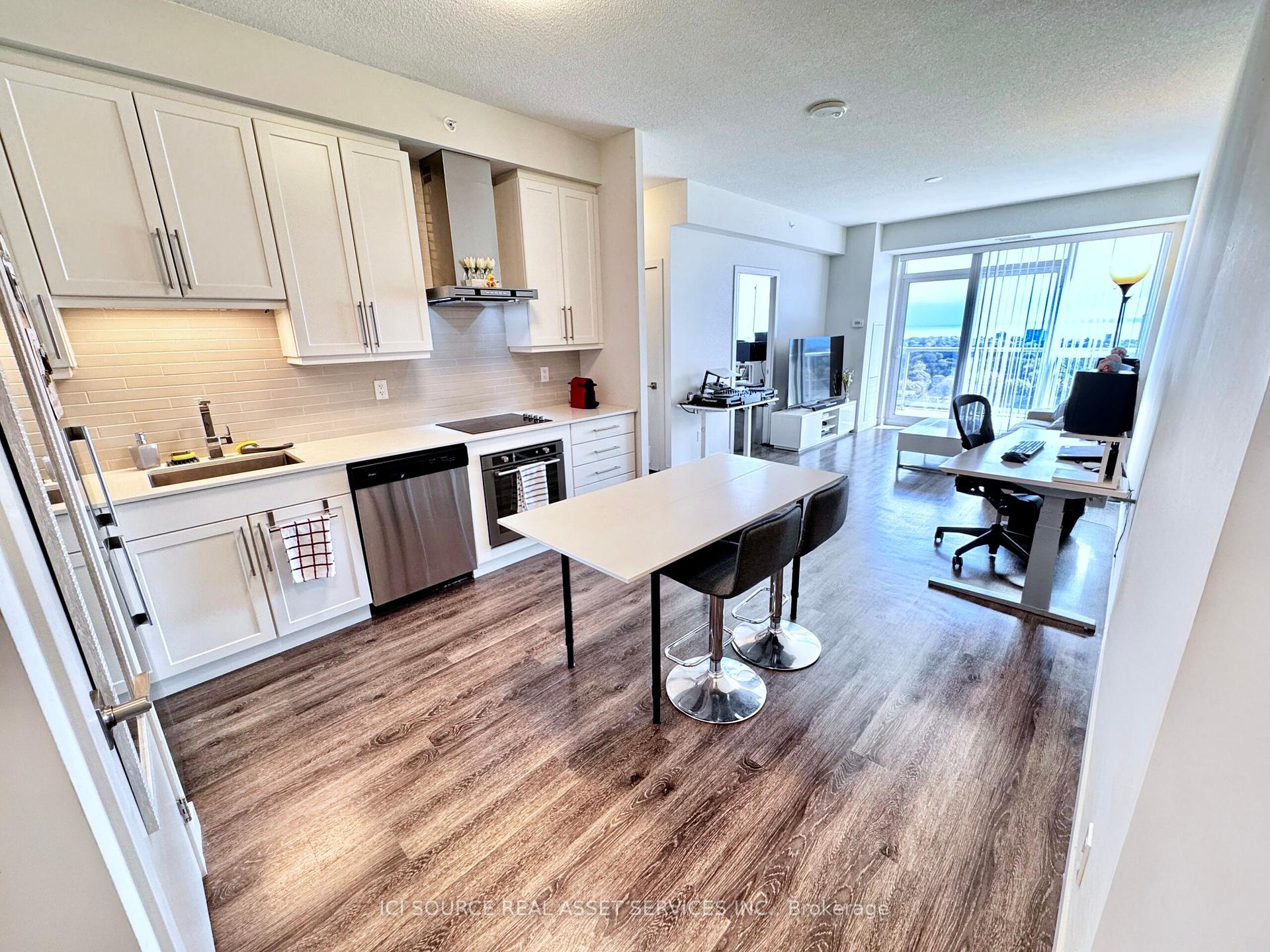 2 Bedrooms Condo at 2081 Fairview,  Burlington For sale