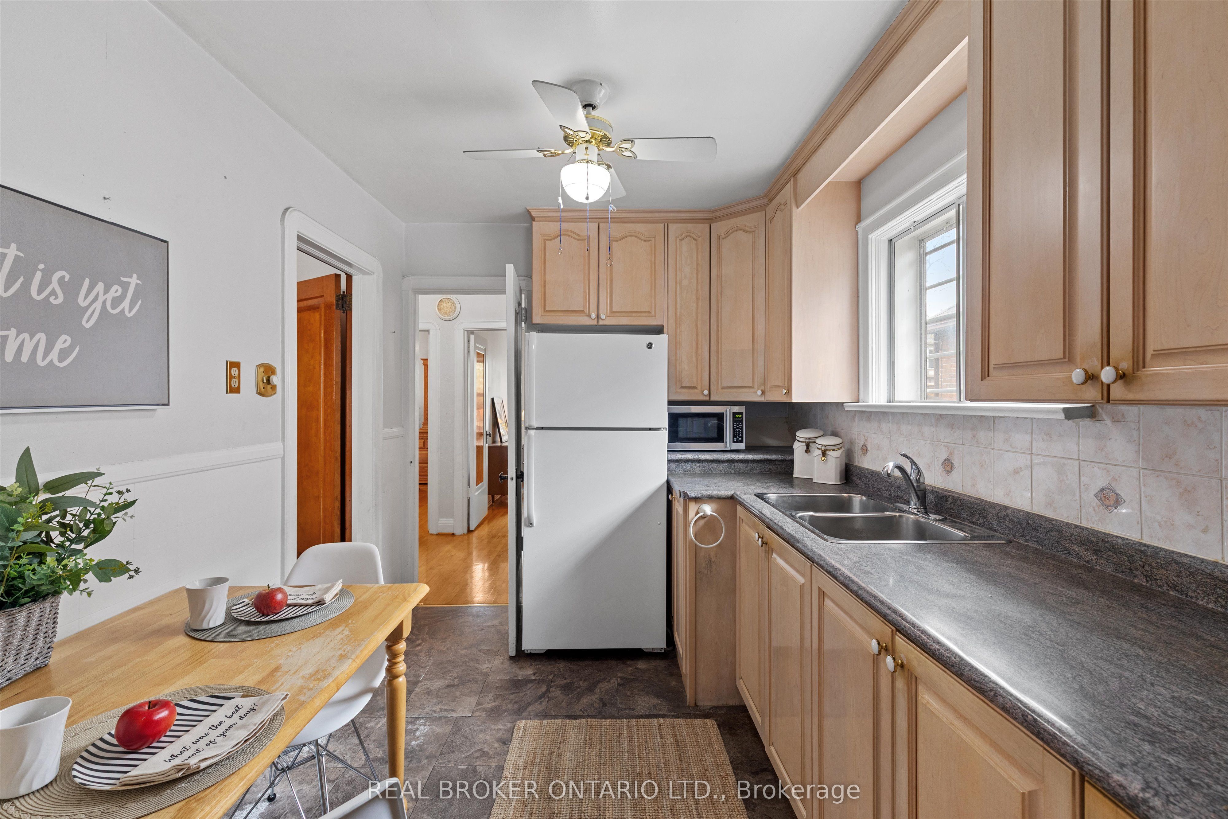 882 Coxwell Avenue