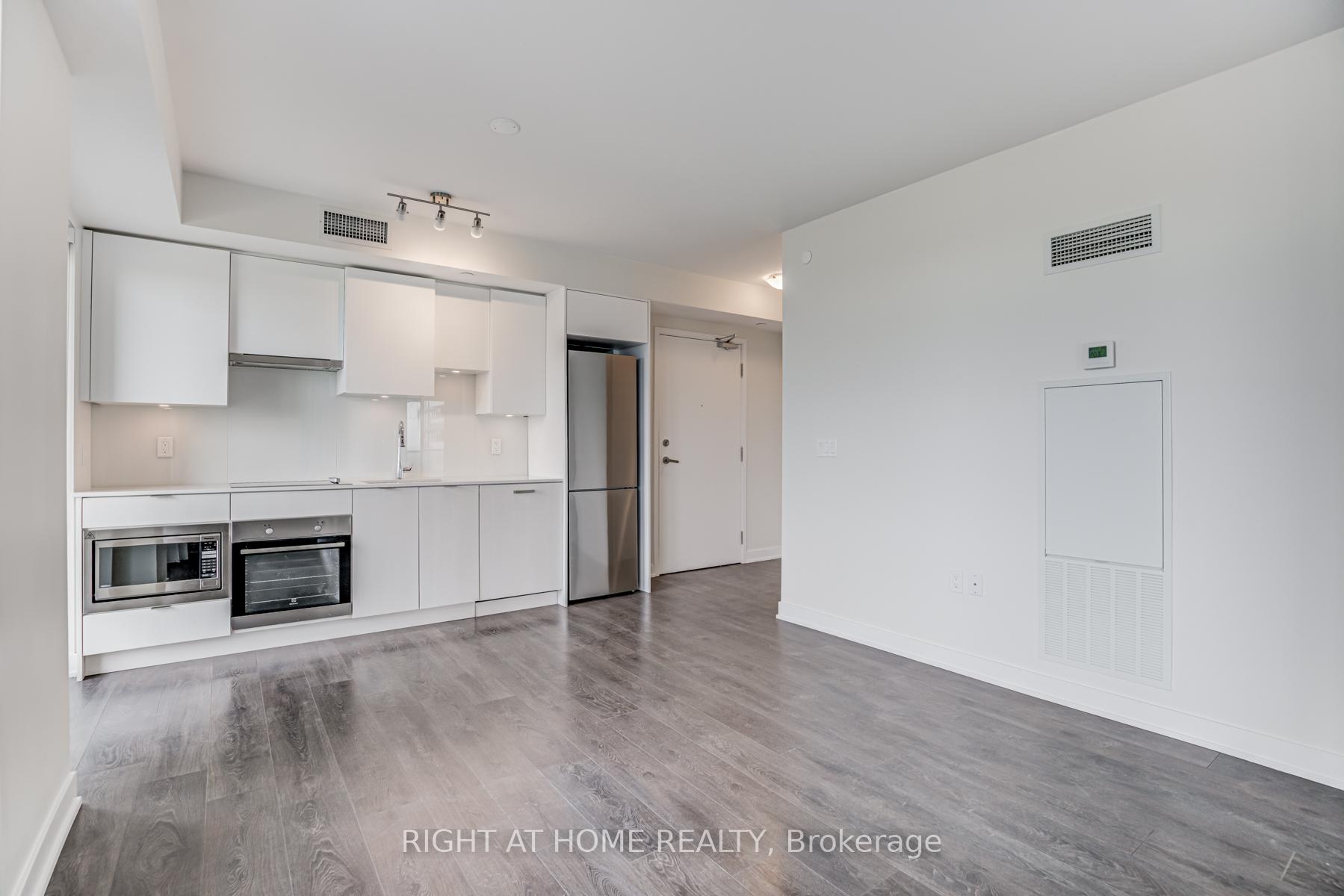 2 Bedrooms Condo at 99 Broadway, Toronto For sale