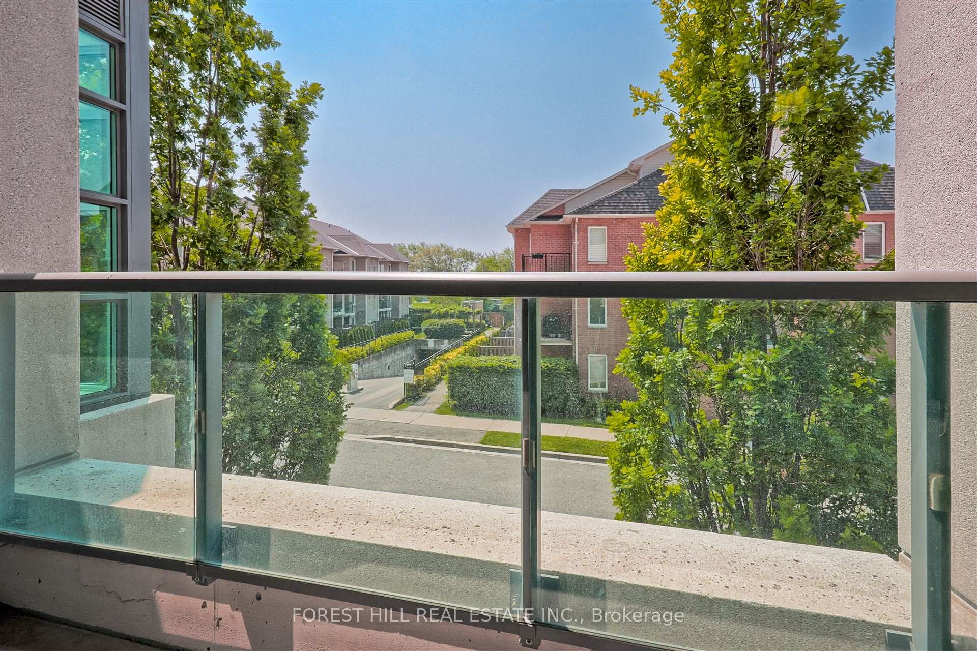4 Bedrooms Condo at 35 Brian Peck, Toronto For sale