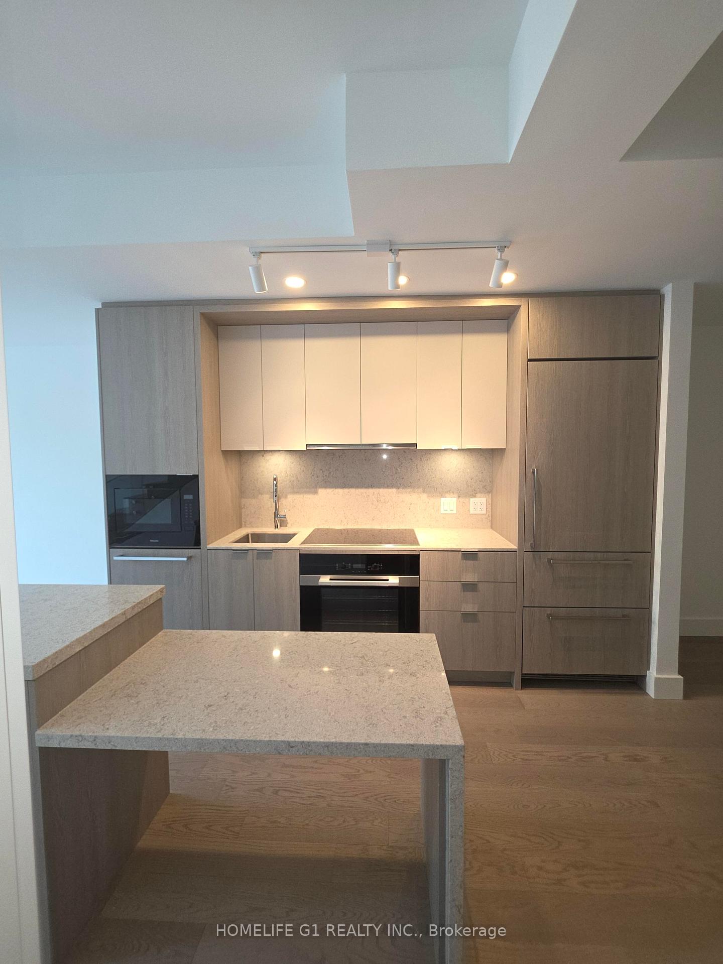 3 Bedrooms Condo at 6 Greenbriar, Toronto For sale