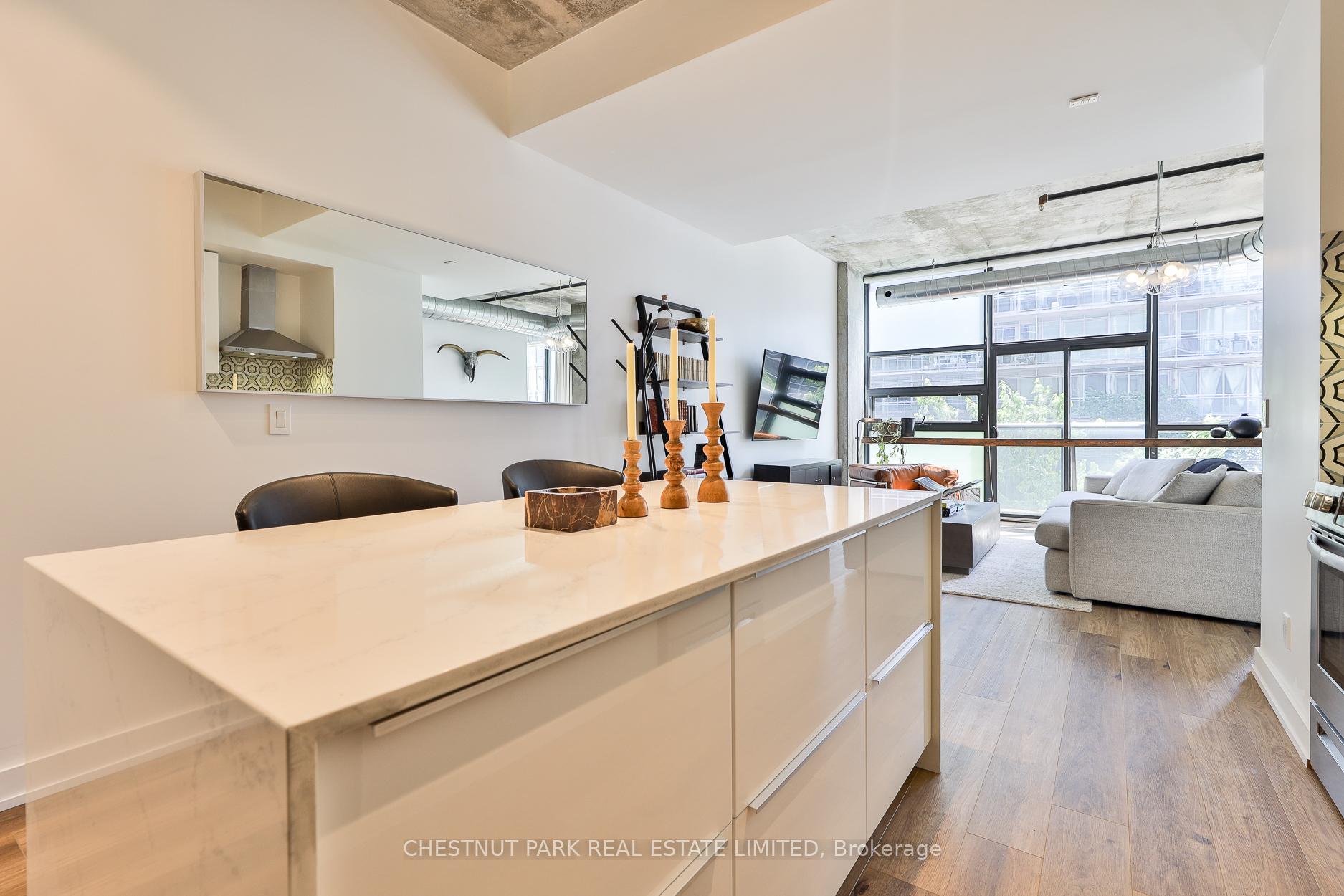 1 Bedroom Condo at 60 Bathurst, Toronto For sale