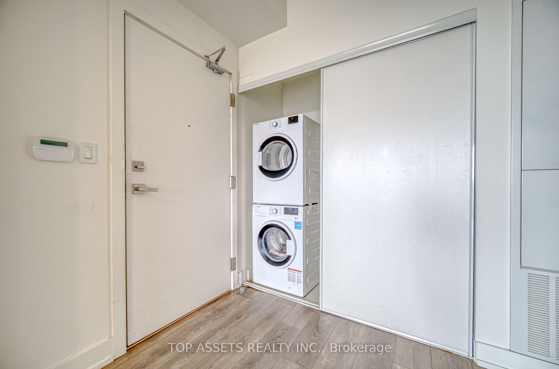 2 Bedrooms Condo at 180 Fairview Mall, Toronto For sale