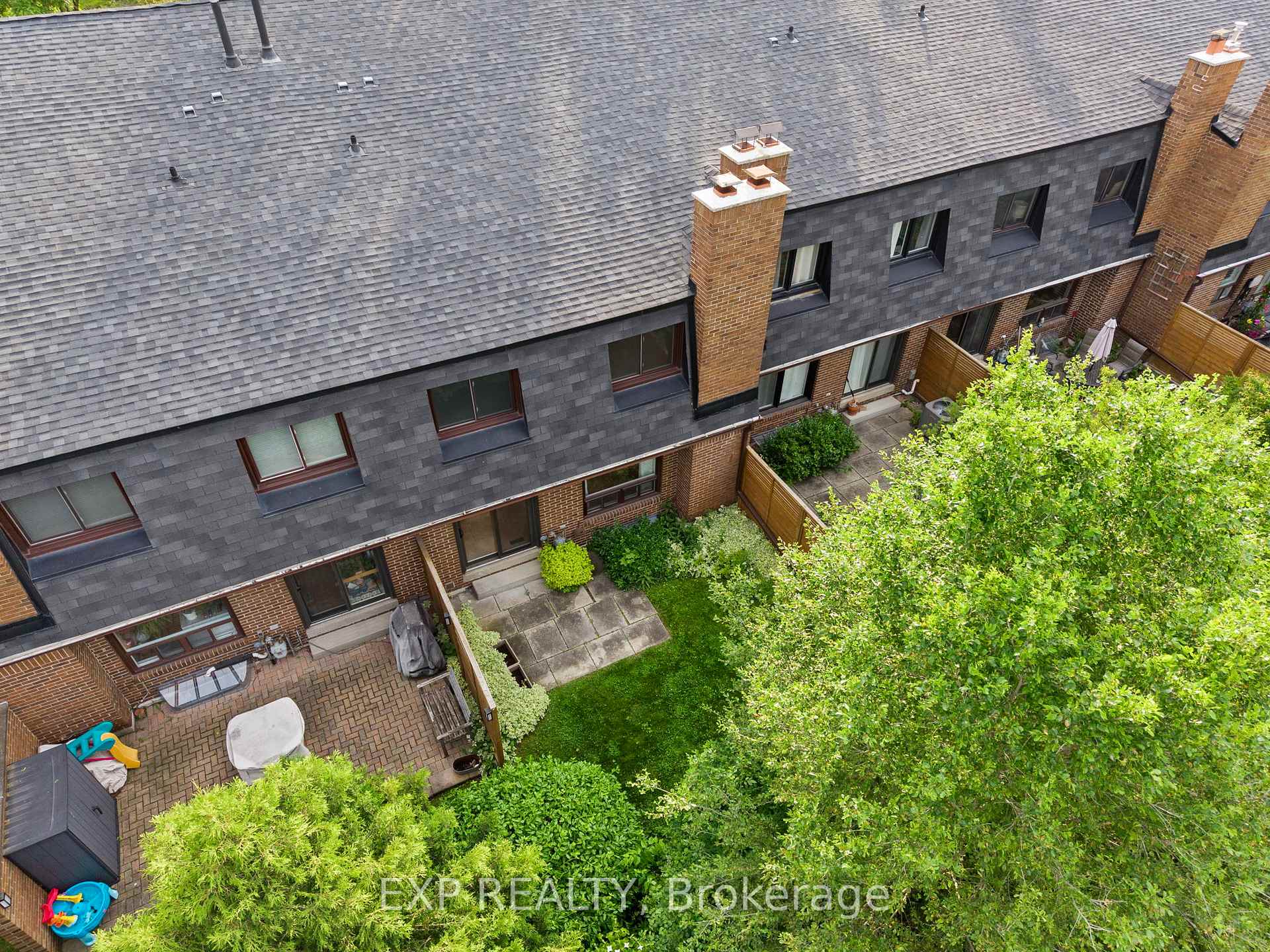 3 Bedrooms Condo at 108 Flaming Rose, Toronto For sale