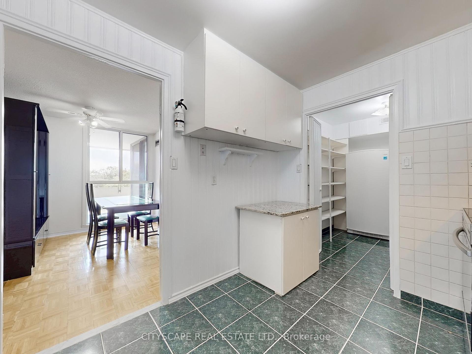 2 Bedrooms Condo at 1320 Mississauga Valley, Mississauga For sale