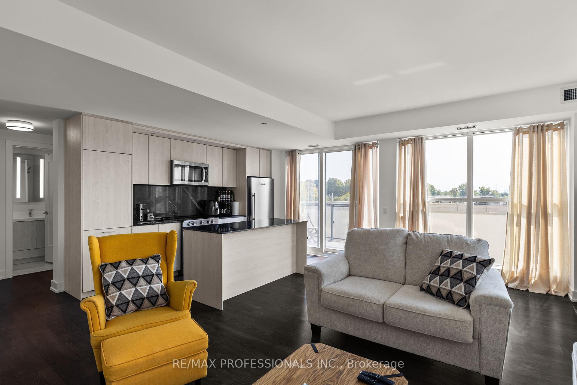 2 Bedrooms Condo at 30 Inn On The Park, Toronto For sale