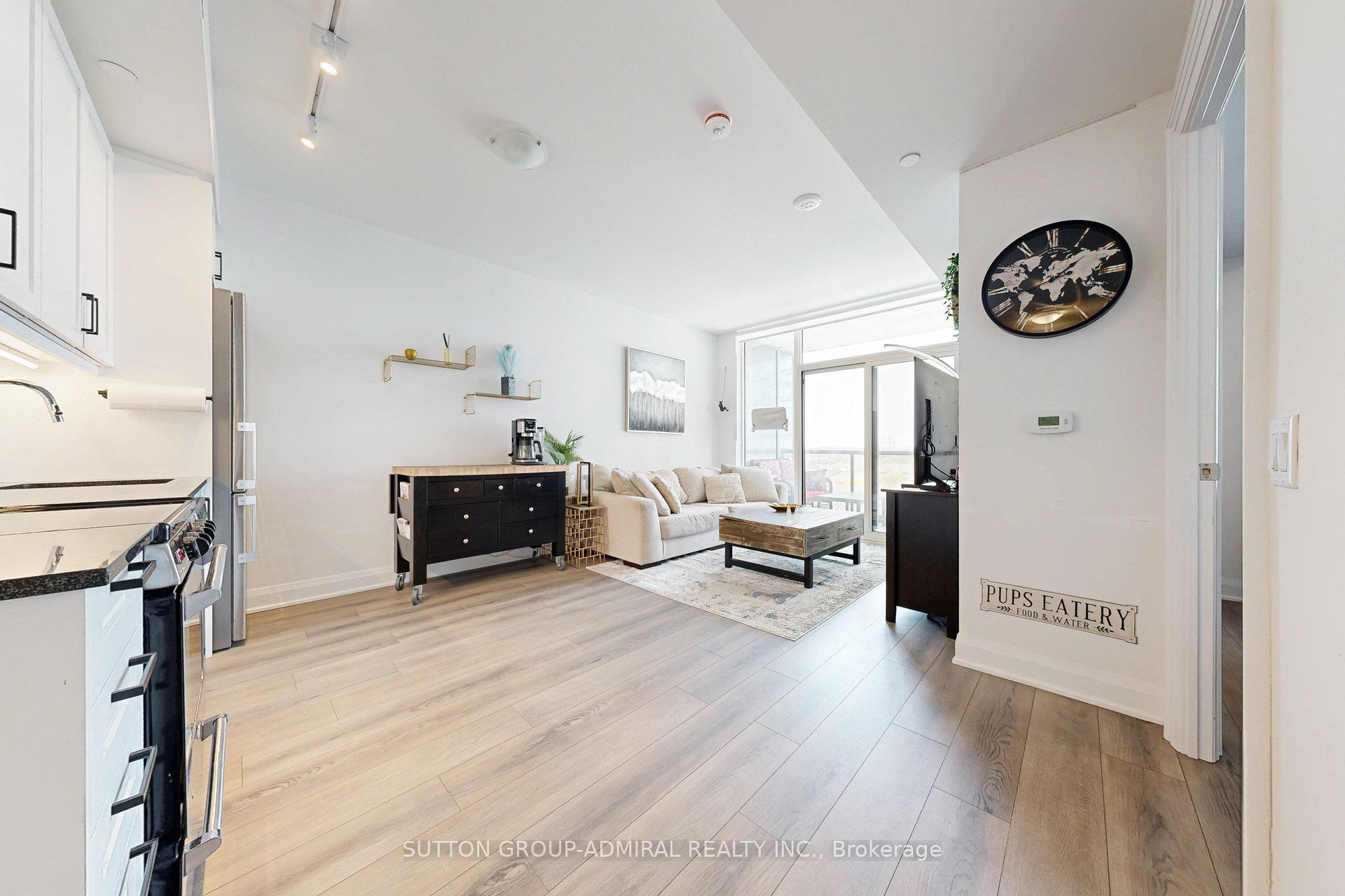 2 Bedrooms Condo at 20 Gatineau, Vaughan For sale