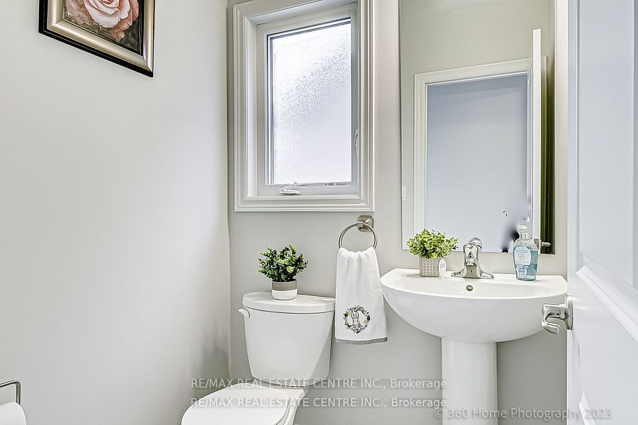 9 Overholt Drive, Thorold, ON L2V 0G4