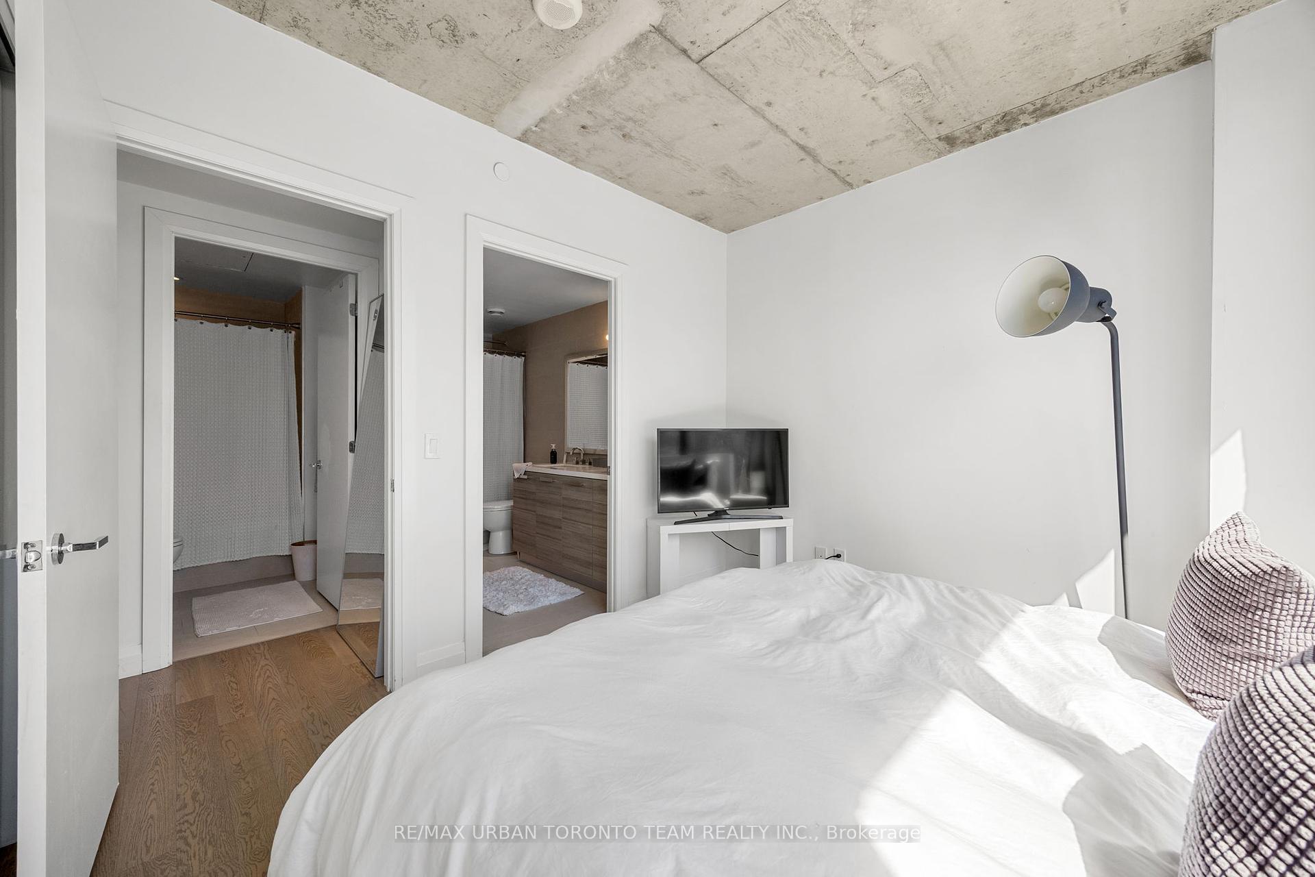 2 Bedrooms Condo at 224 King, Toronto For sale
