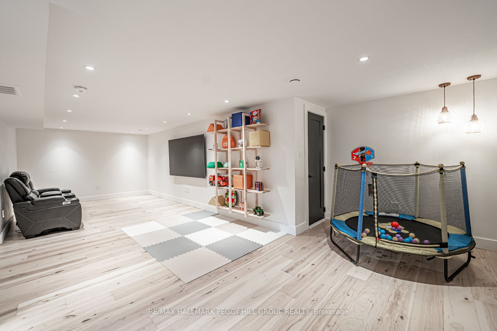 18 Dickson Road