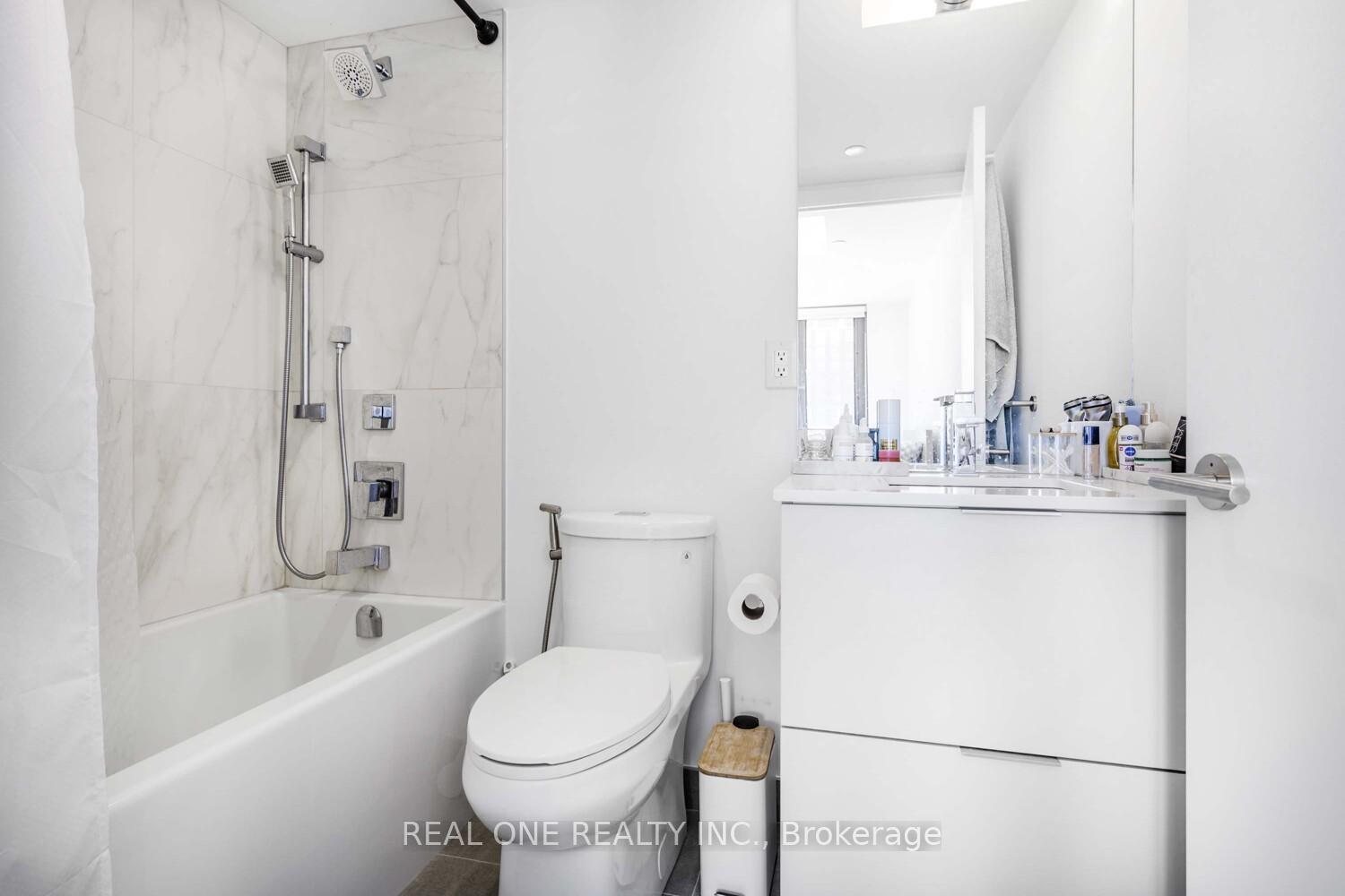 2 Bedrooms Condo at 47 Mutual, Toronto For sale