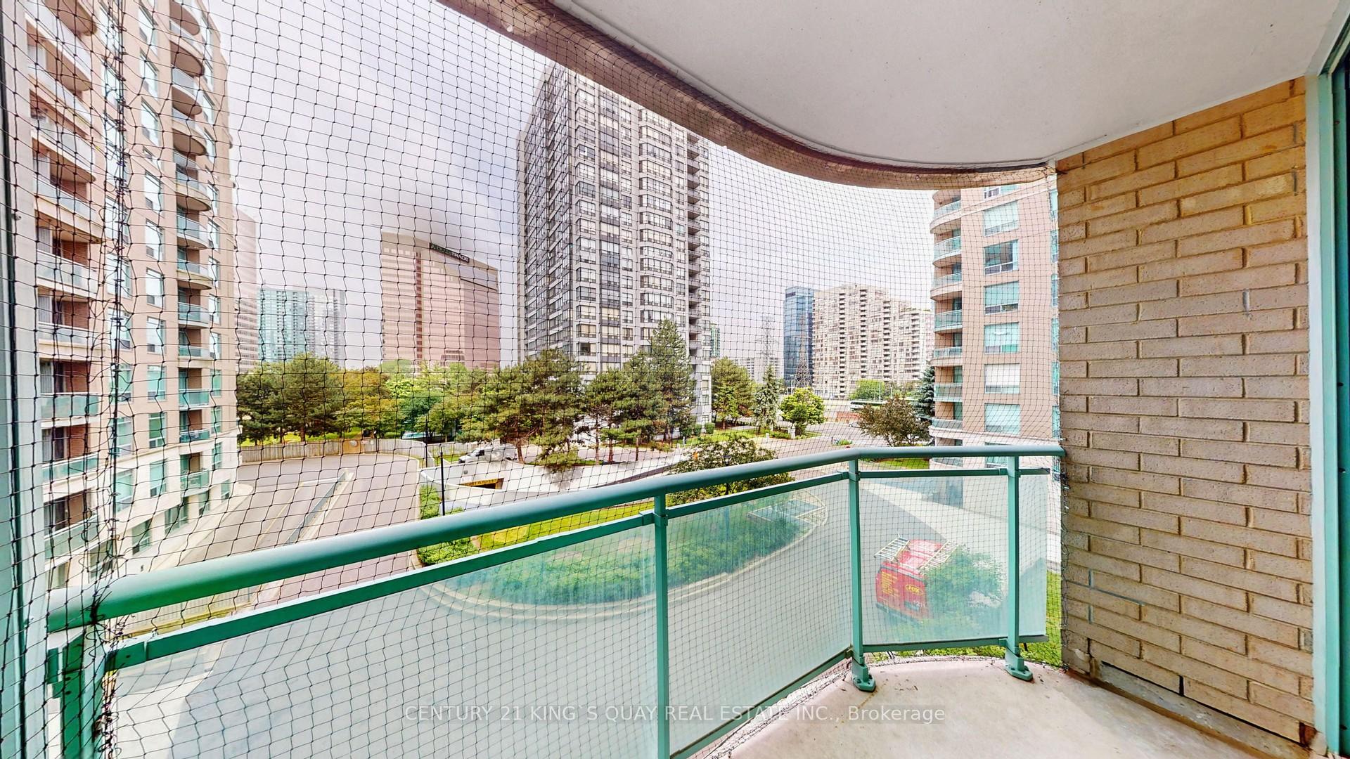 2 Bedrooms Condo at 18 Pemberton, Toronto For sale