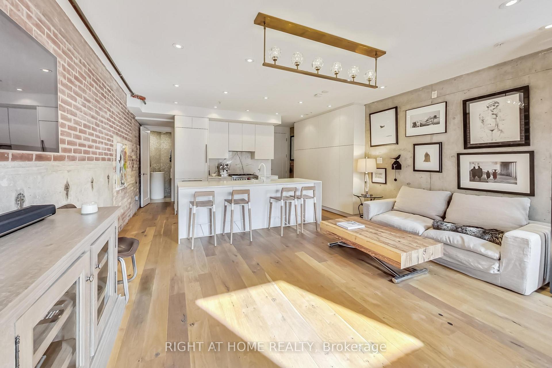 3 Bedrooms Condo at 40 Westmoreland, Toronto For sale