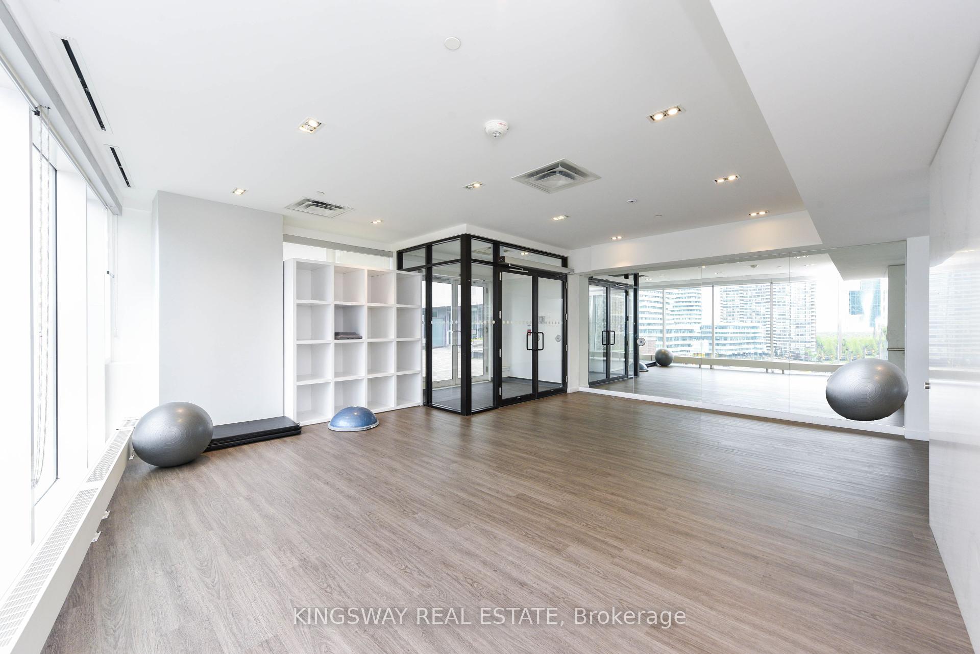 2 Bedrooms Condo at 4065 Confederation, Mississauga For sale