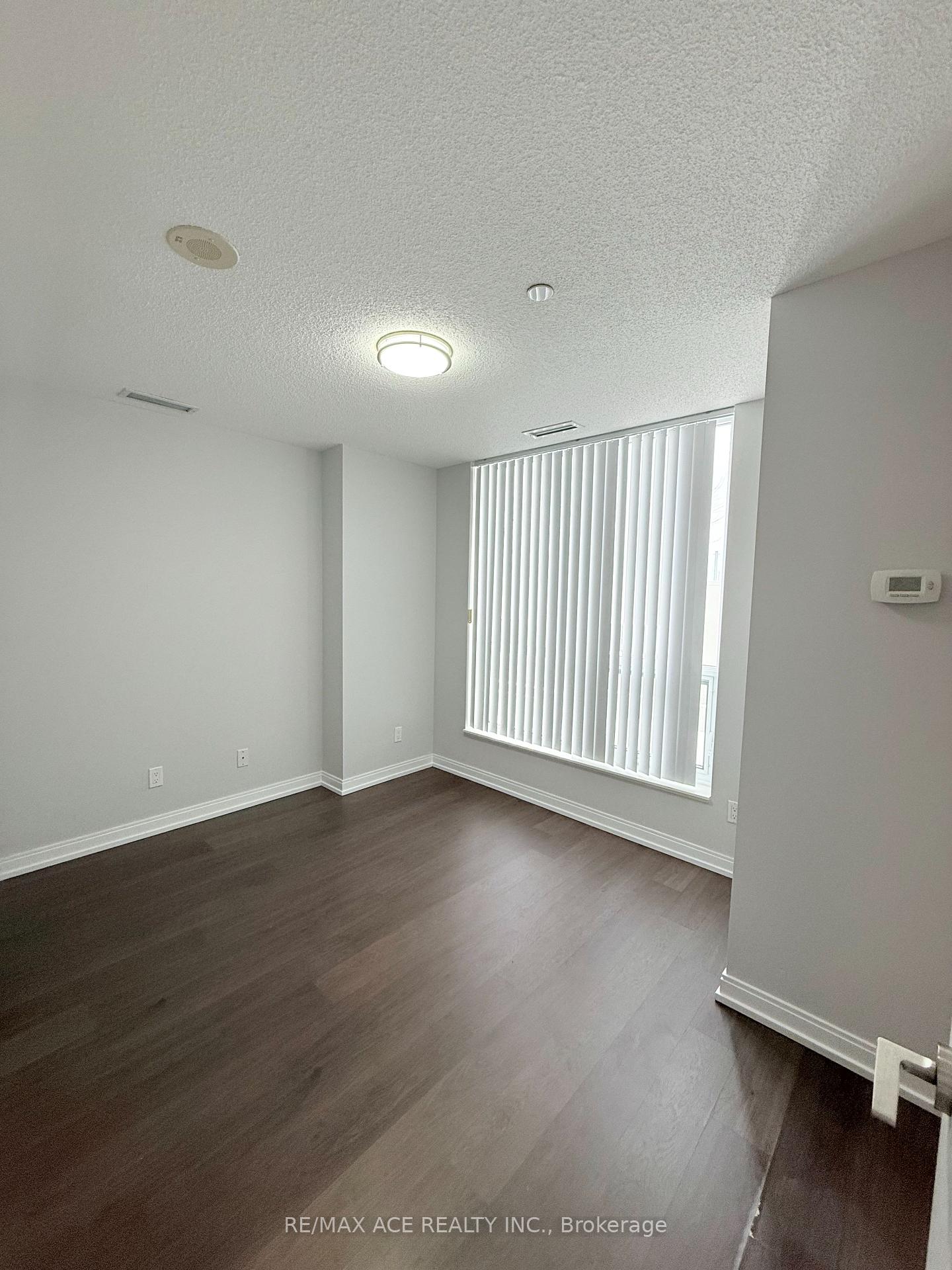 1 Bedroom Condo at 255 Village Green, Toronto For sale