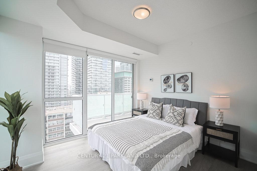 2 Bedrooms Condo at 101 Erskine, Toronto For sale