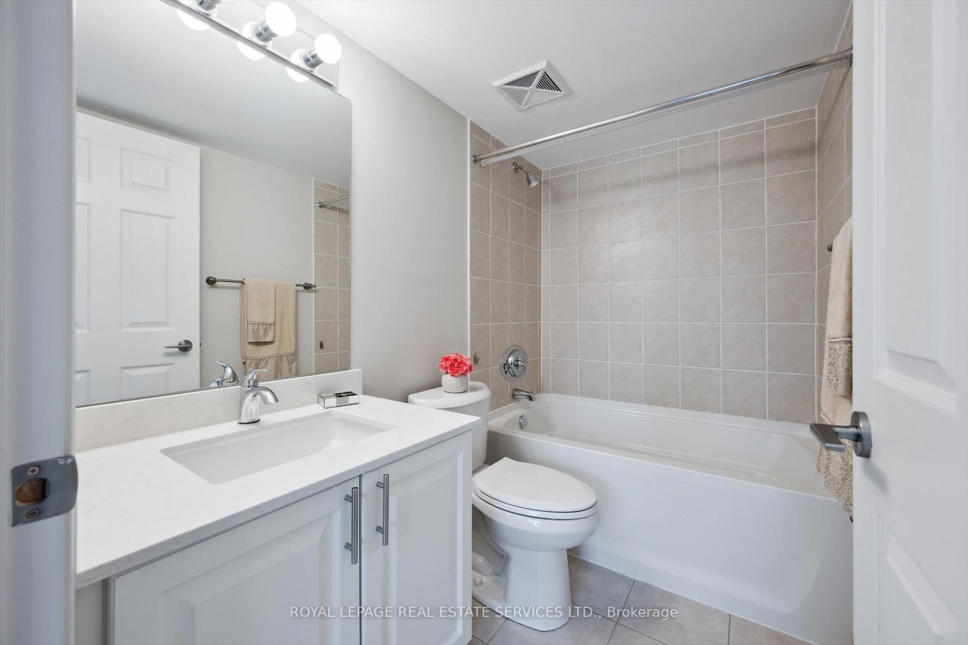 2 Bedrooms Condo at 2325 Central Park, Oakville For sale