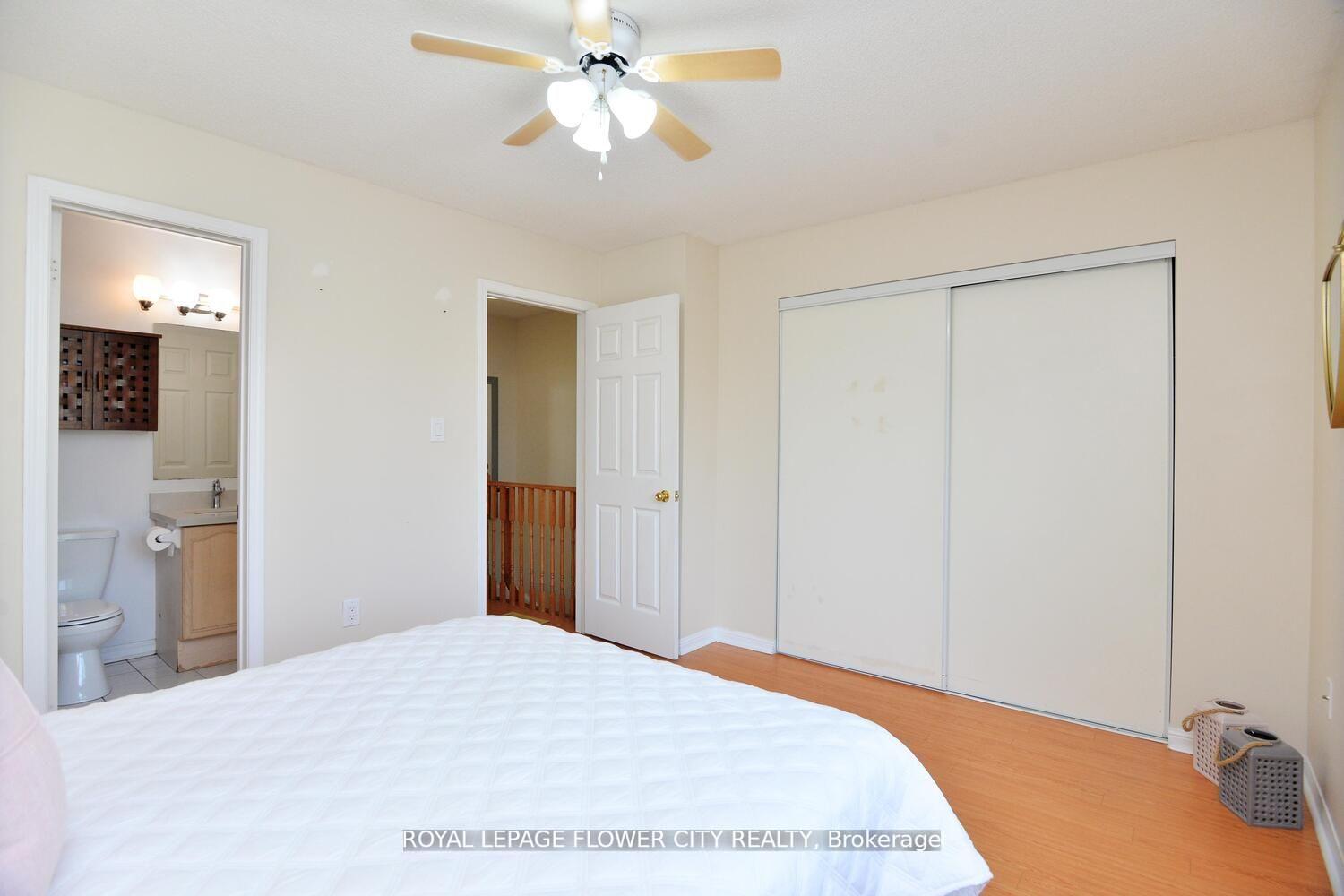 3 Bedrooms Condo at 4950 Rathkeale,  Mississauga For sale