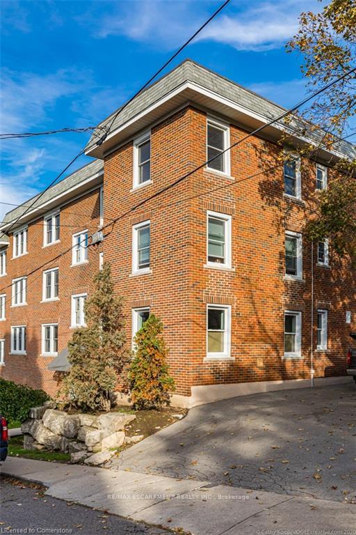 2 Bedrooms Condo at 25 Mountwood, Hamilton For sale