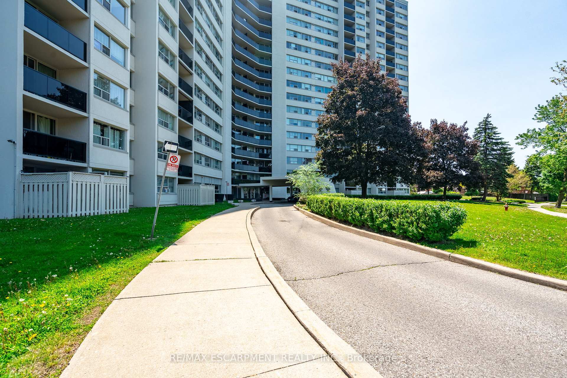 2 Bedrooms Condo at 530 Lolita, Mississauga For sale