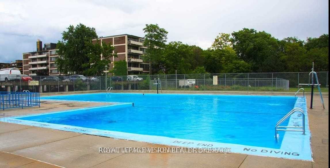 11 Thorncliffe Park Drive, #802