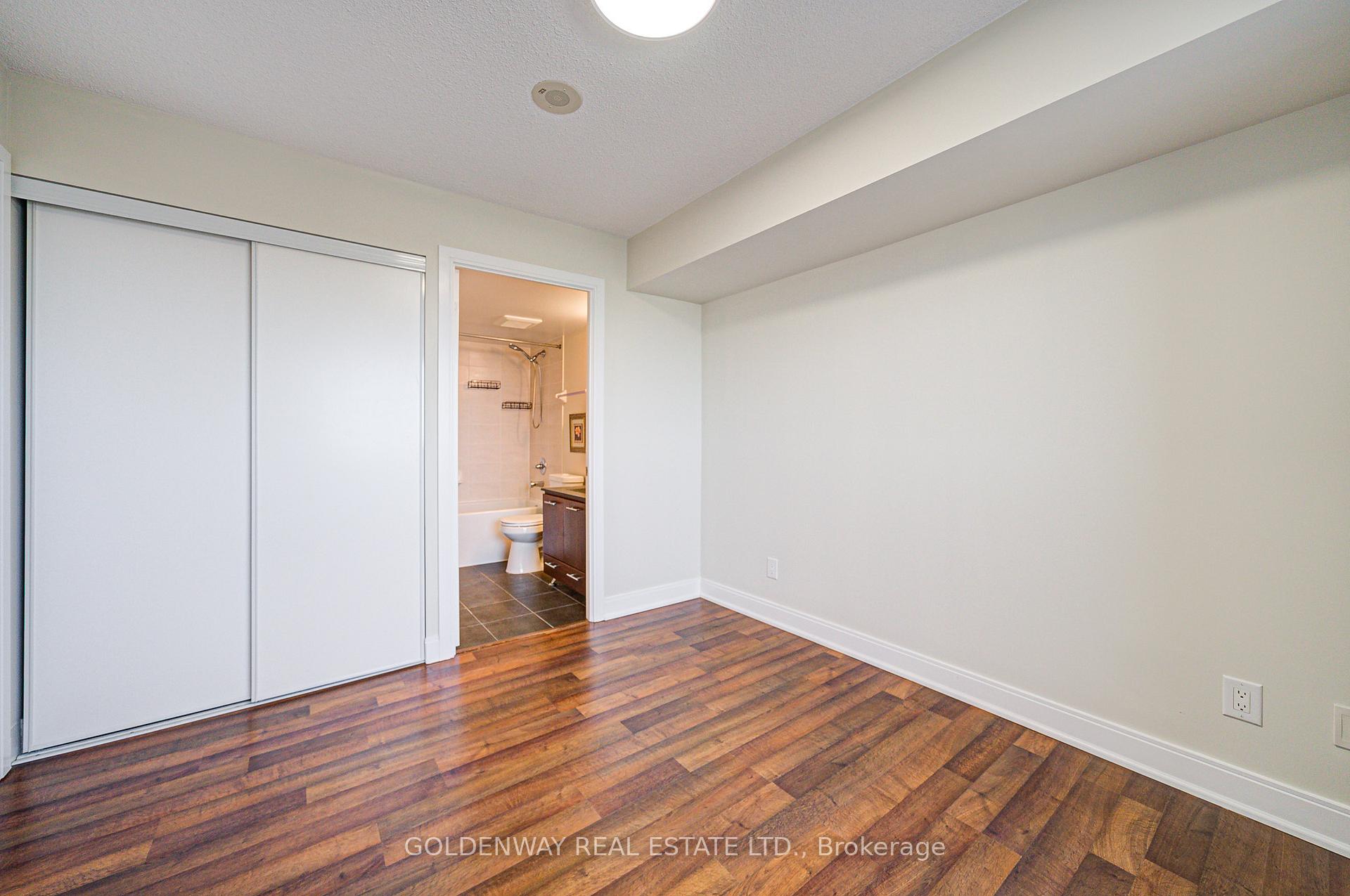 1 Bedroom Condo at 125 Village Green,  Toronto For sale