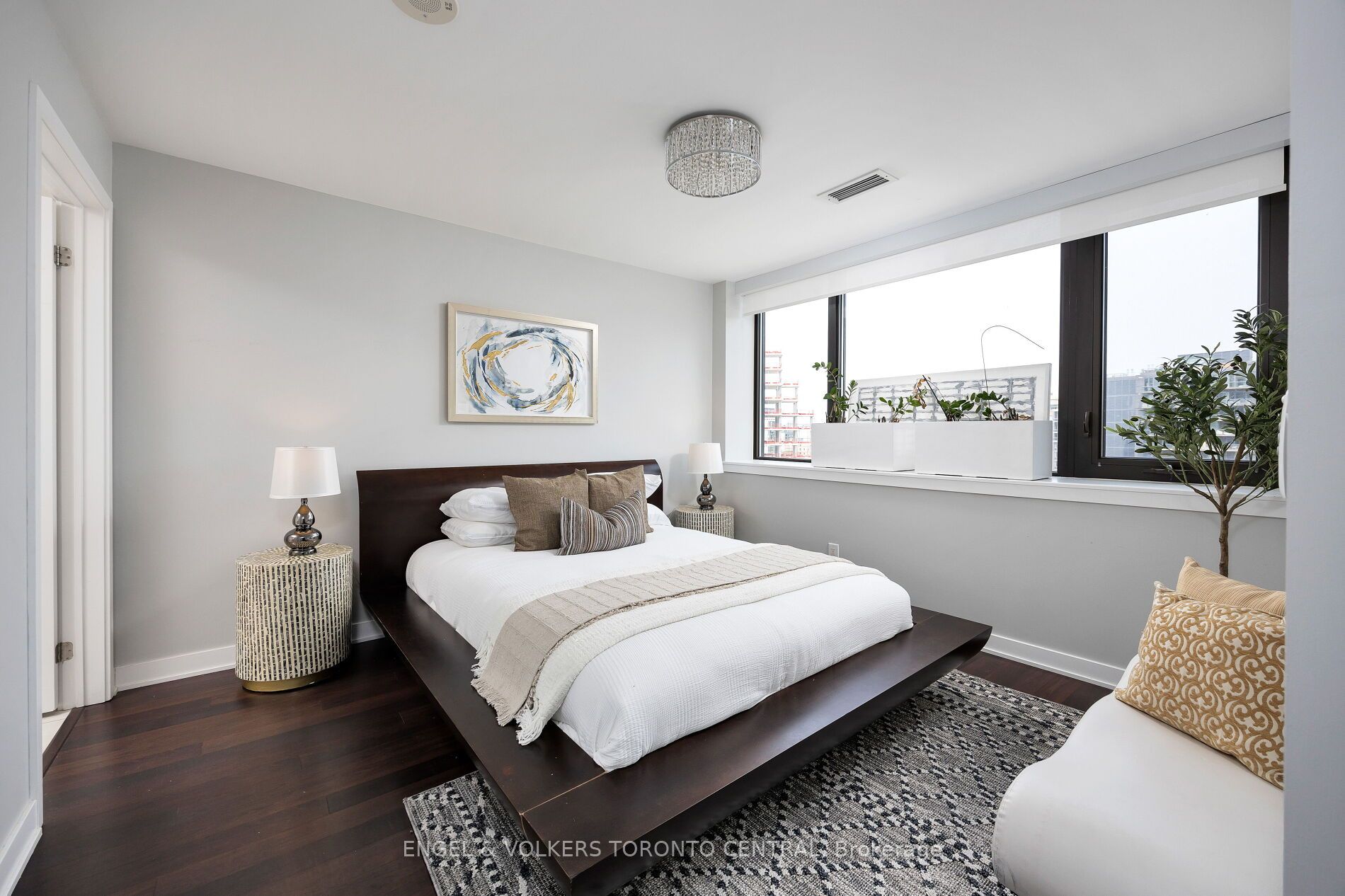 400 Wellington Street W, #1001