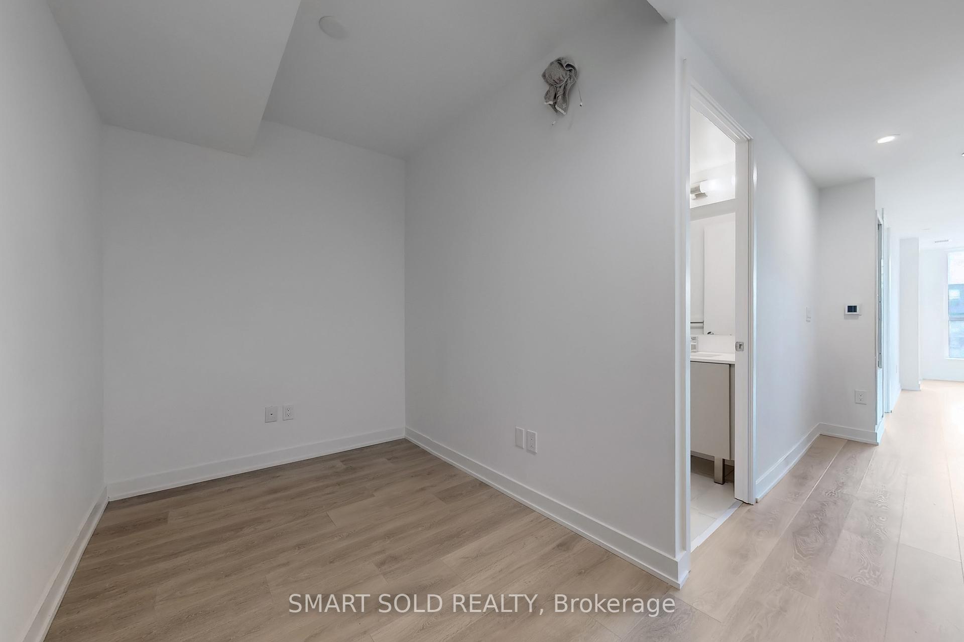 3 Bedrooms Condo at 8 Tippett, Toronto For sale