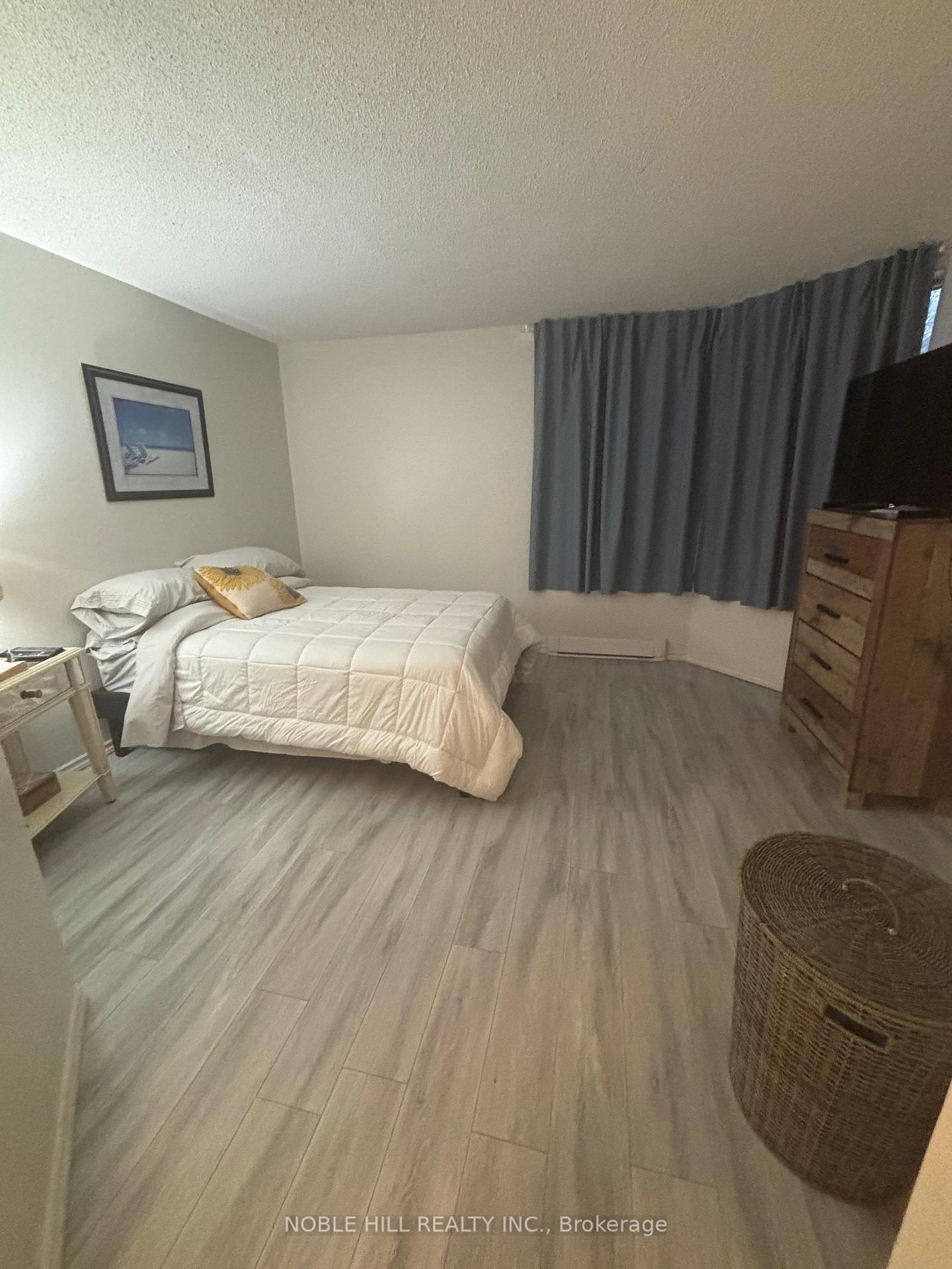 2 Bedrooms Condo at 61 markbrook,  Toronto For sale