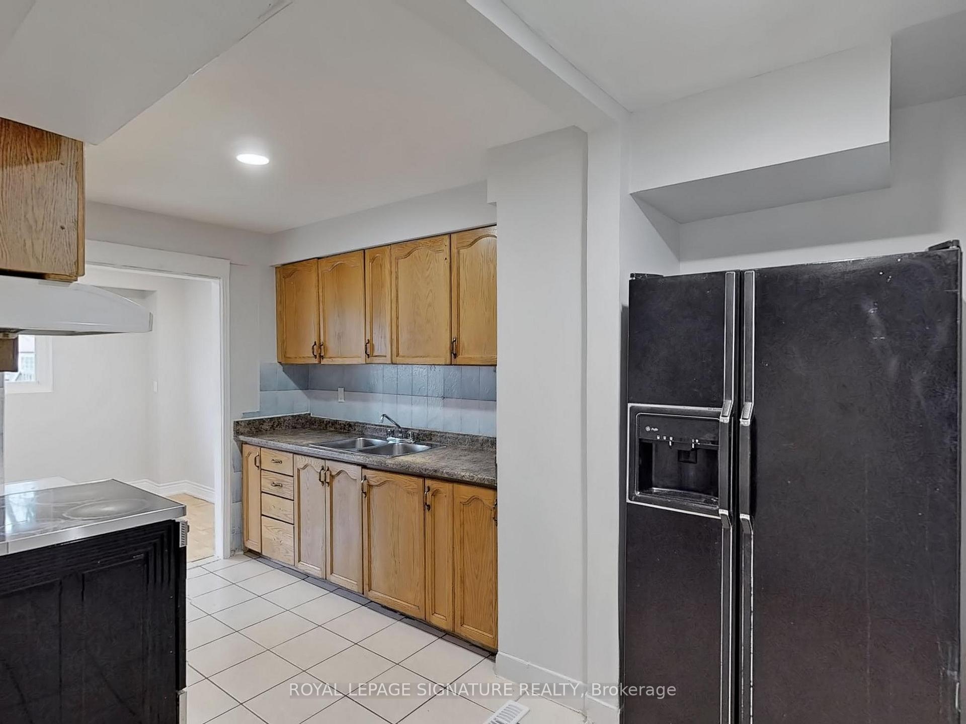 4 Bedrooms Condo at 400 Mississauga Valley,  Mississauga For sale