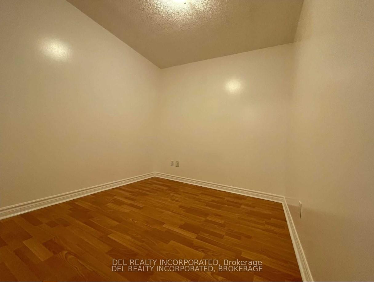 3 Bedrooms Condo at 3888 Duke of York, Mississauga For sale