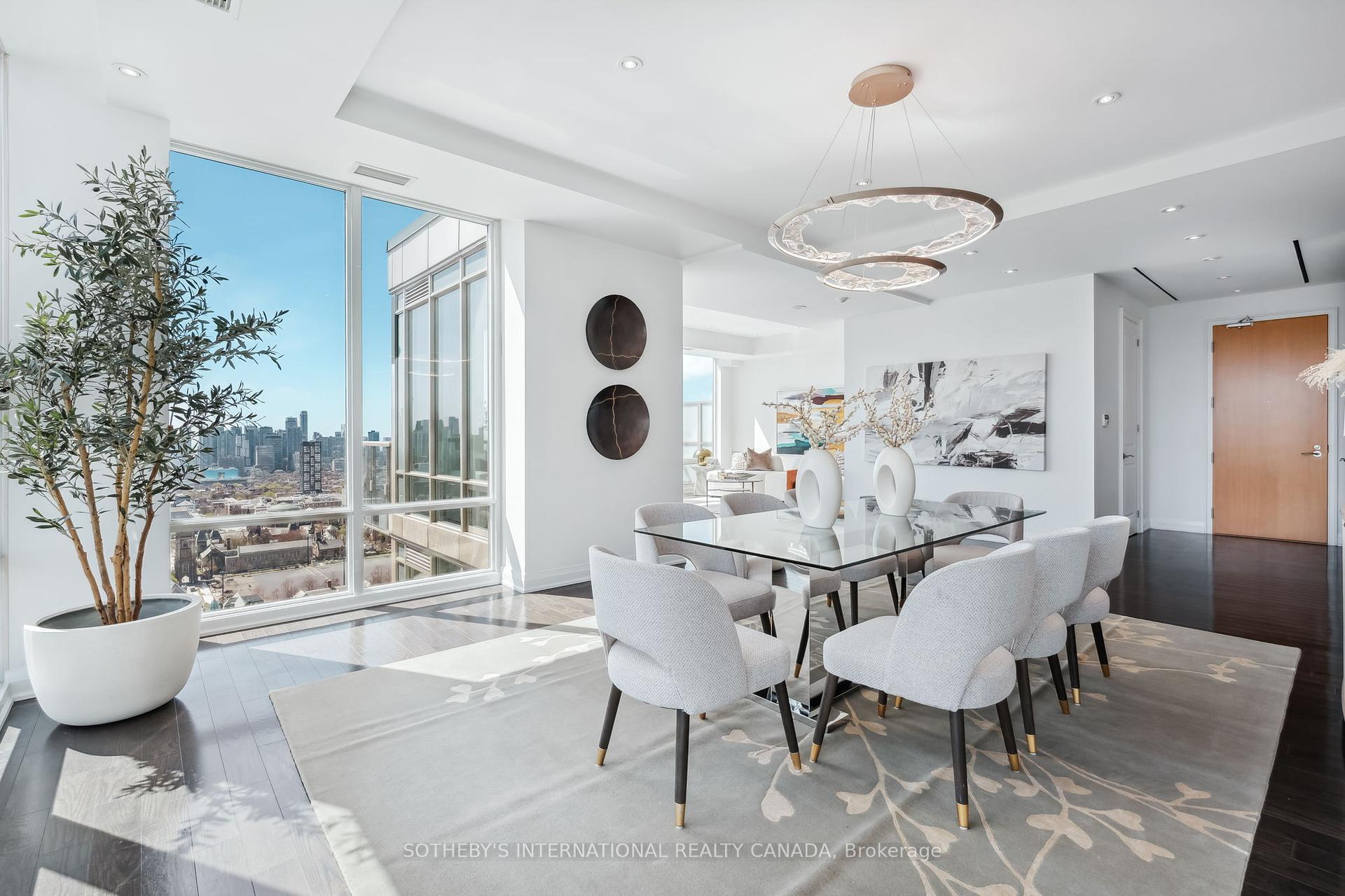 3 Bedrooms Condo at 1 Bedford, Toronto For sale
