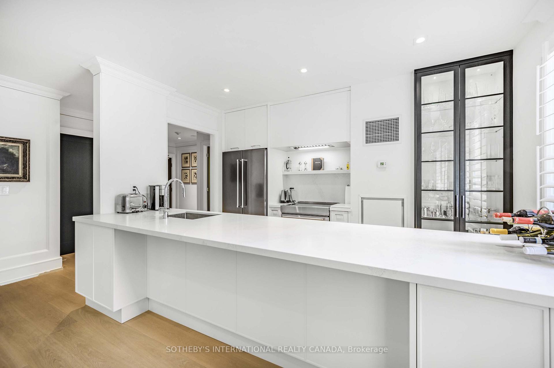 2 Bedrooms Condo at 10 Delisle, Toronto For sale