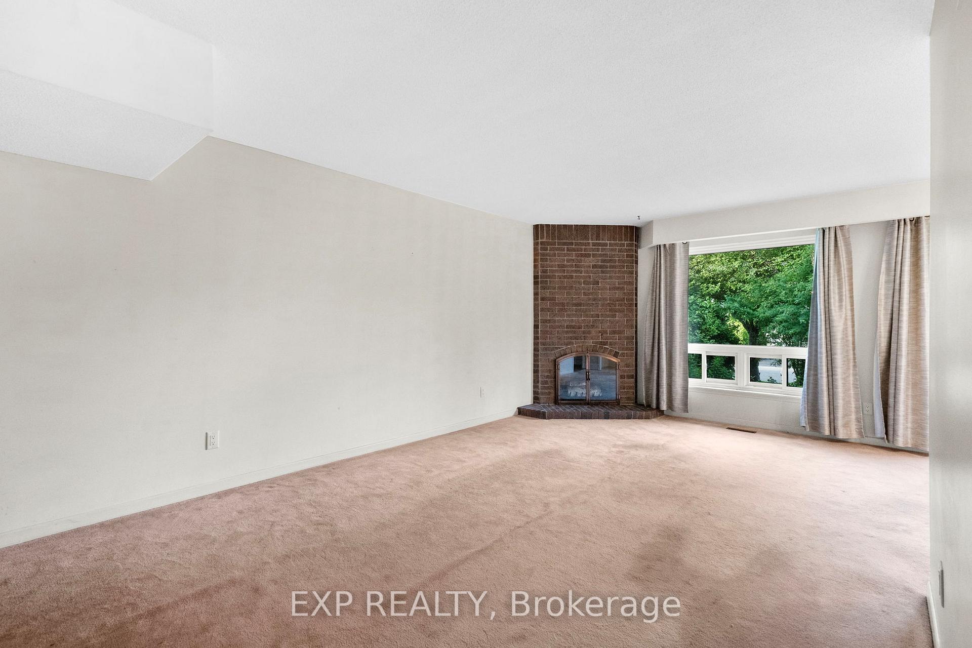 3 Bedrooms Condo at 108 Flaming Rose, Toronto For sale